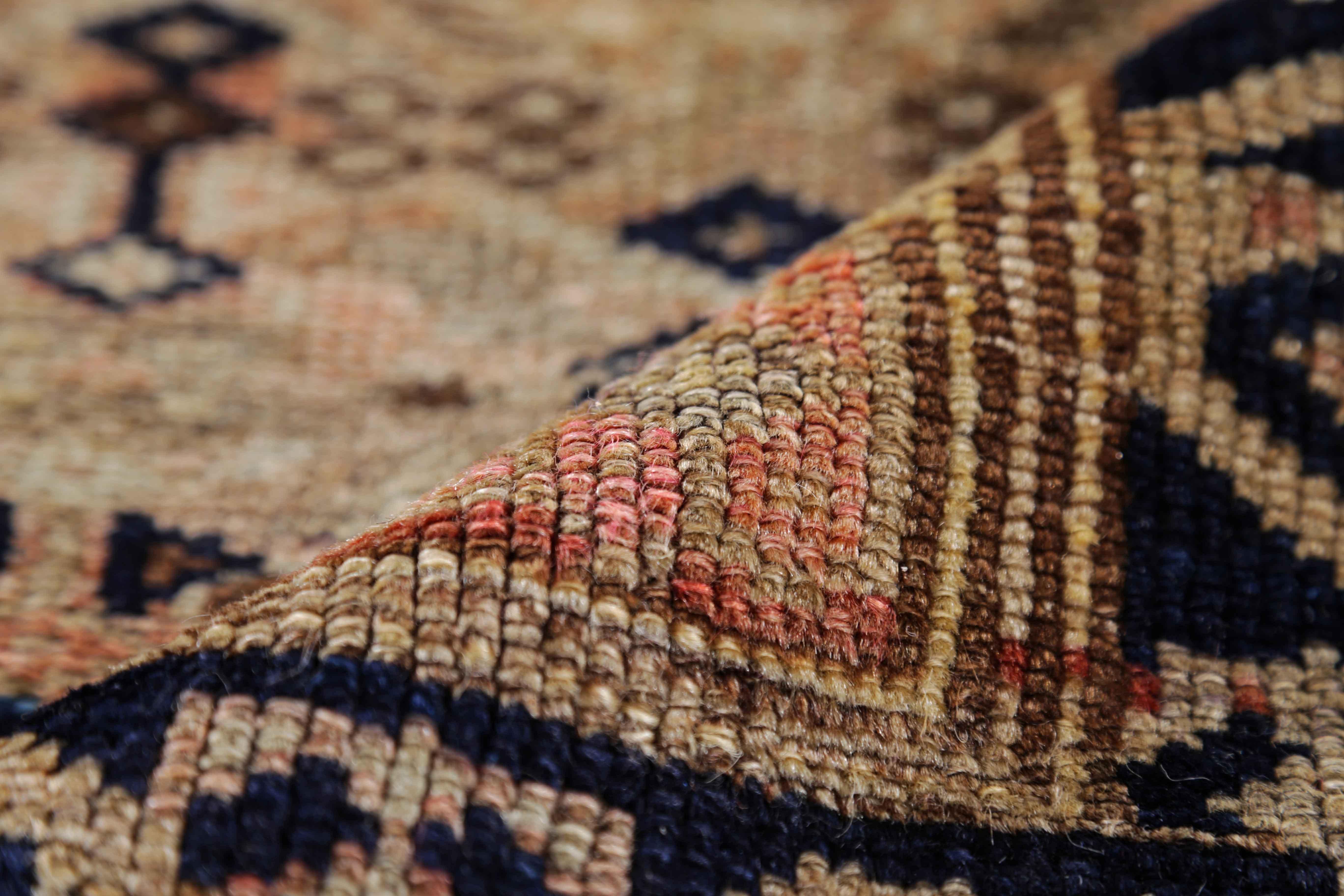 Tapis persan ancien design azerbaïdjan Excellent état - En vente à Dallas, TX