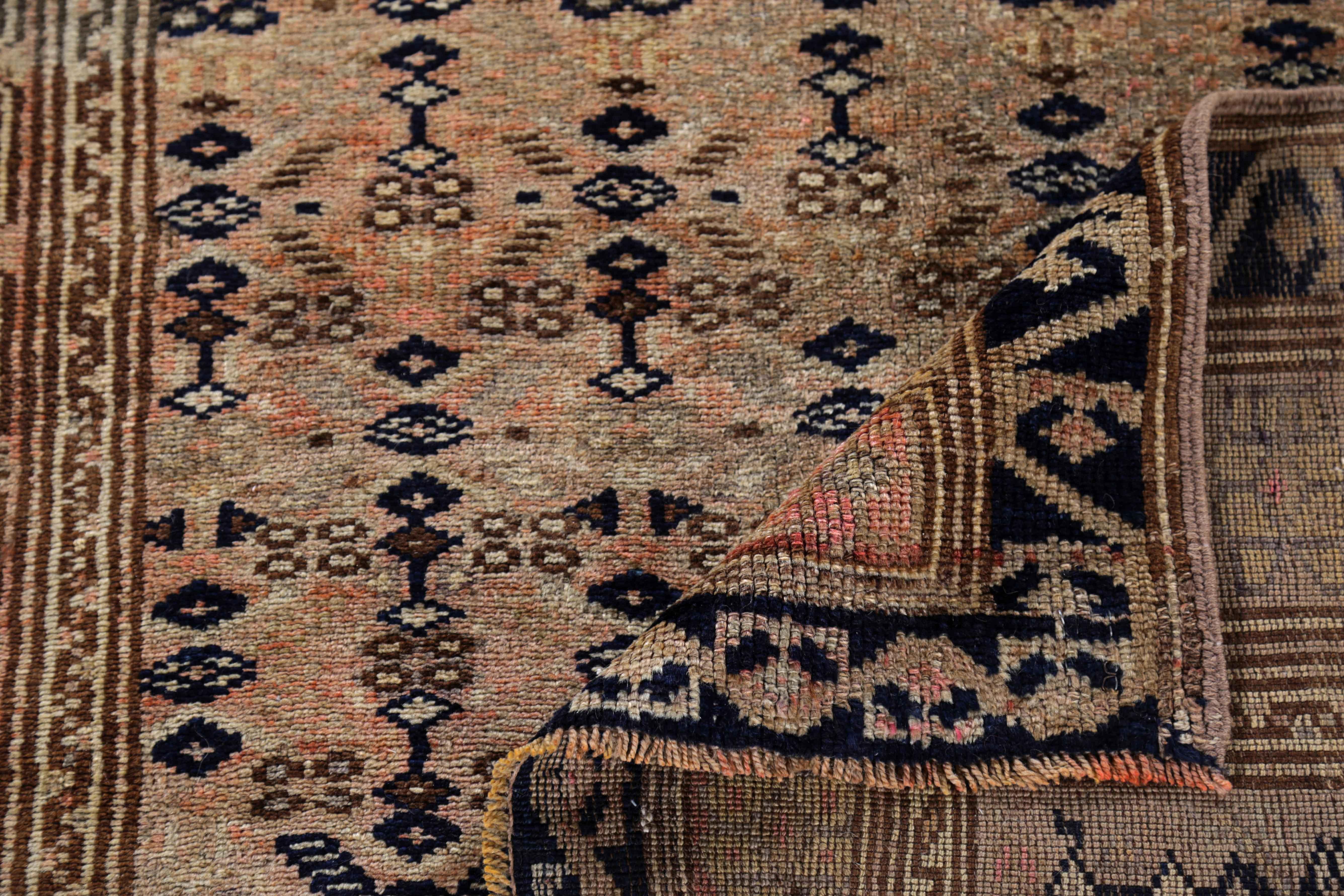 20ième siècle Tapis persan ancien design azerbaïdjan en vente