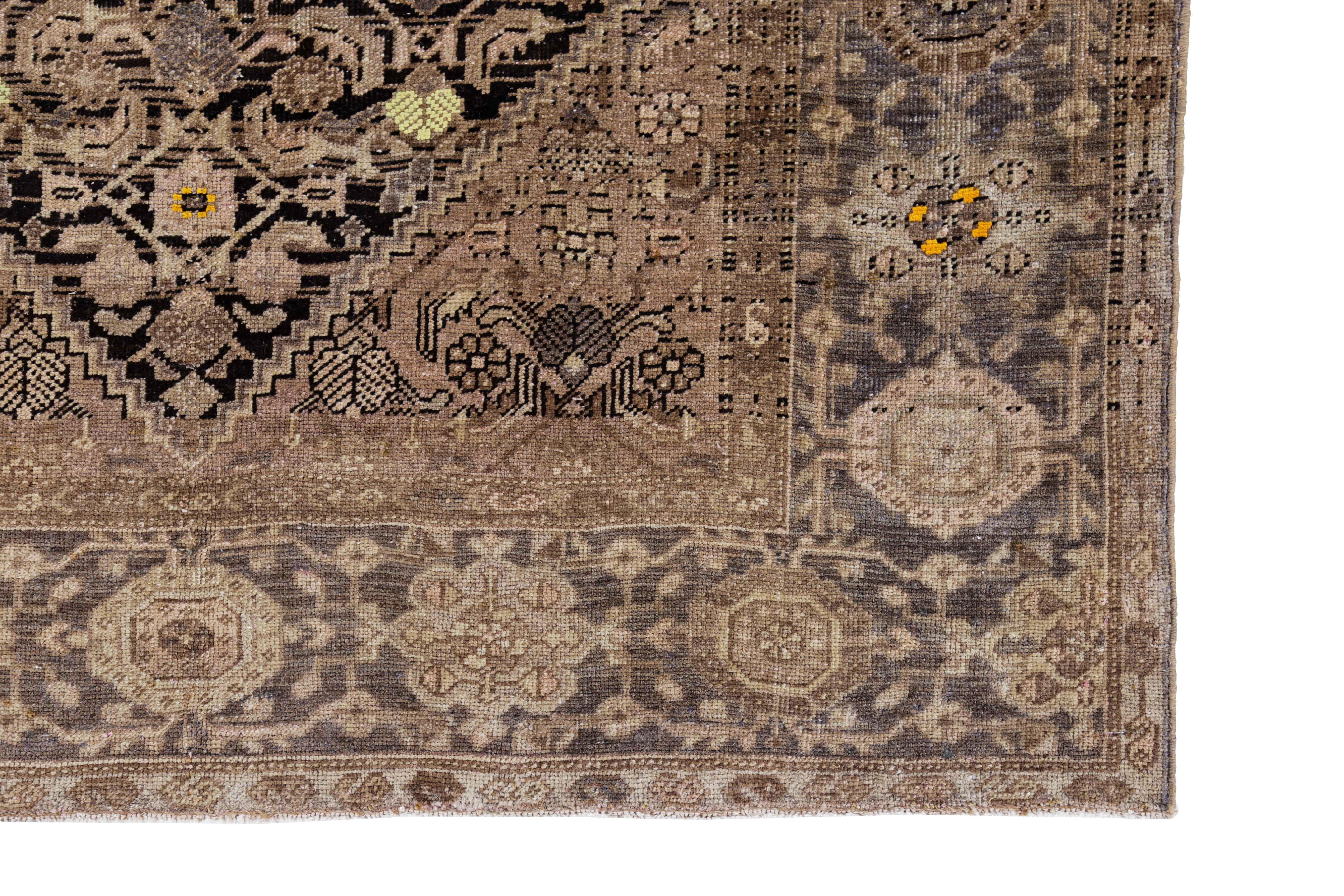 Tessuto a mano Tappeto persiano antico Azerbaijan Design in vendita