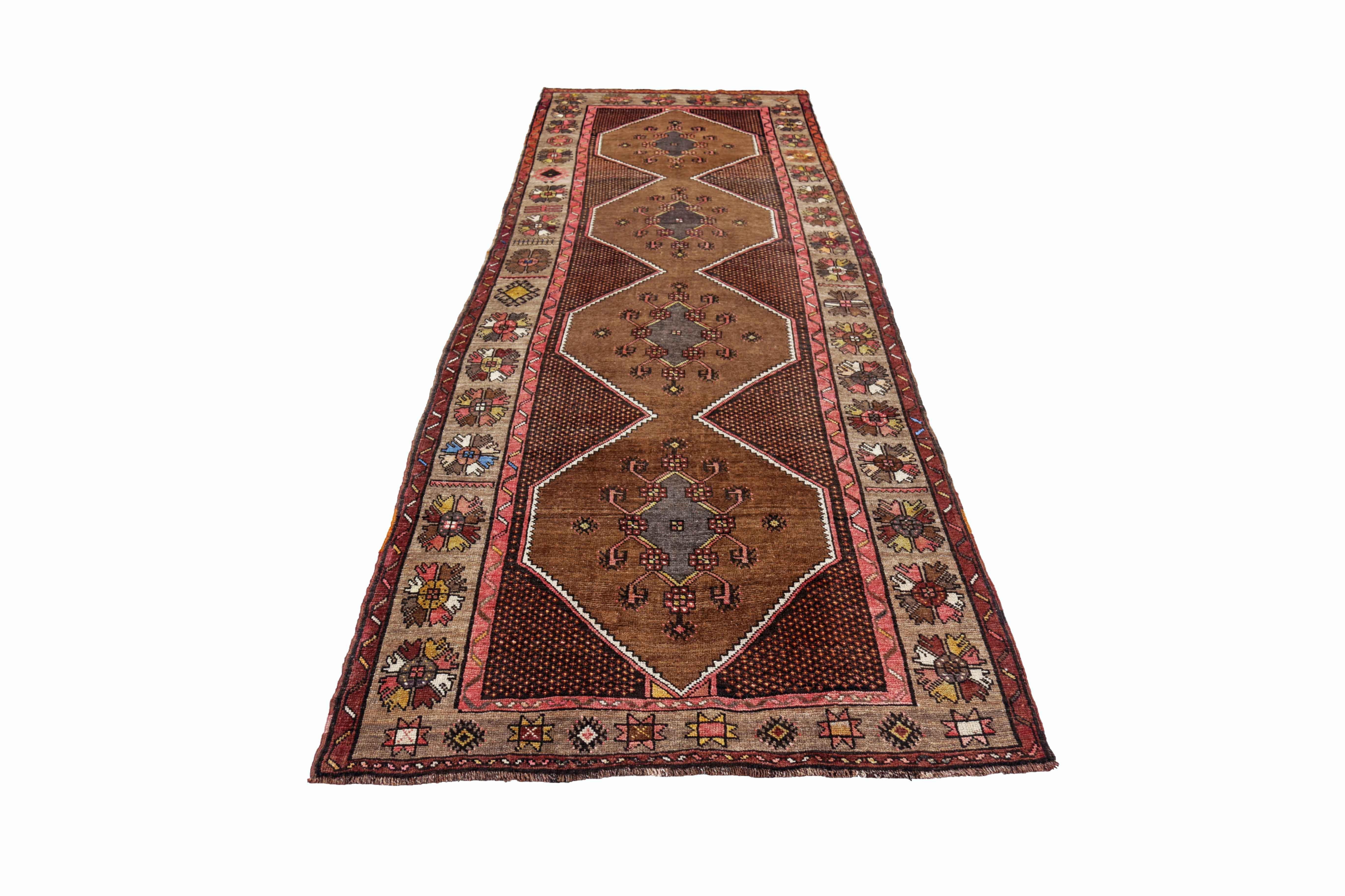 Ancien tapis persan tissé à la main à partir de la meilleure laine de mouton. Il est coloré avec des colorants végétaux entièrement naturels, sans danger pour les humains et les animaux de compagnie. Il s'agit d'un modèle traditionnel d'Azerbaïdjan