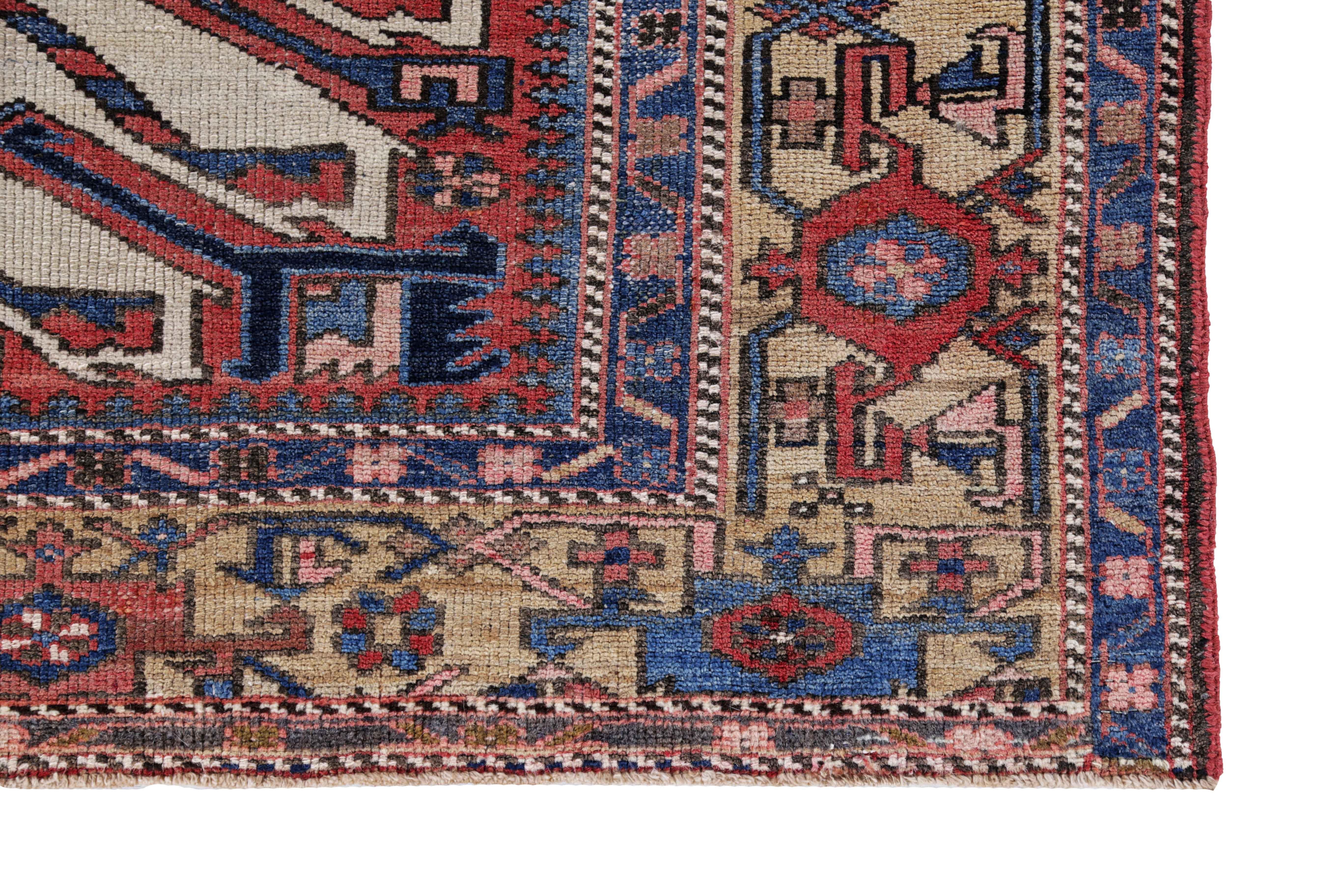 Antique Persian Area Rug Azerbaijan Design In Excellent Condition For Sale In Dallas, TX