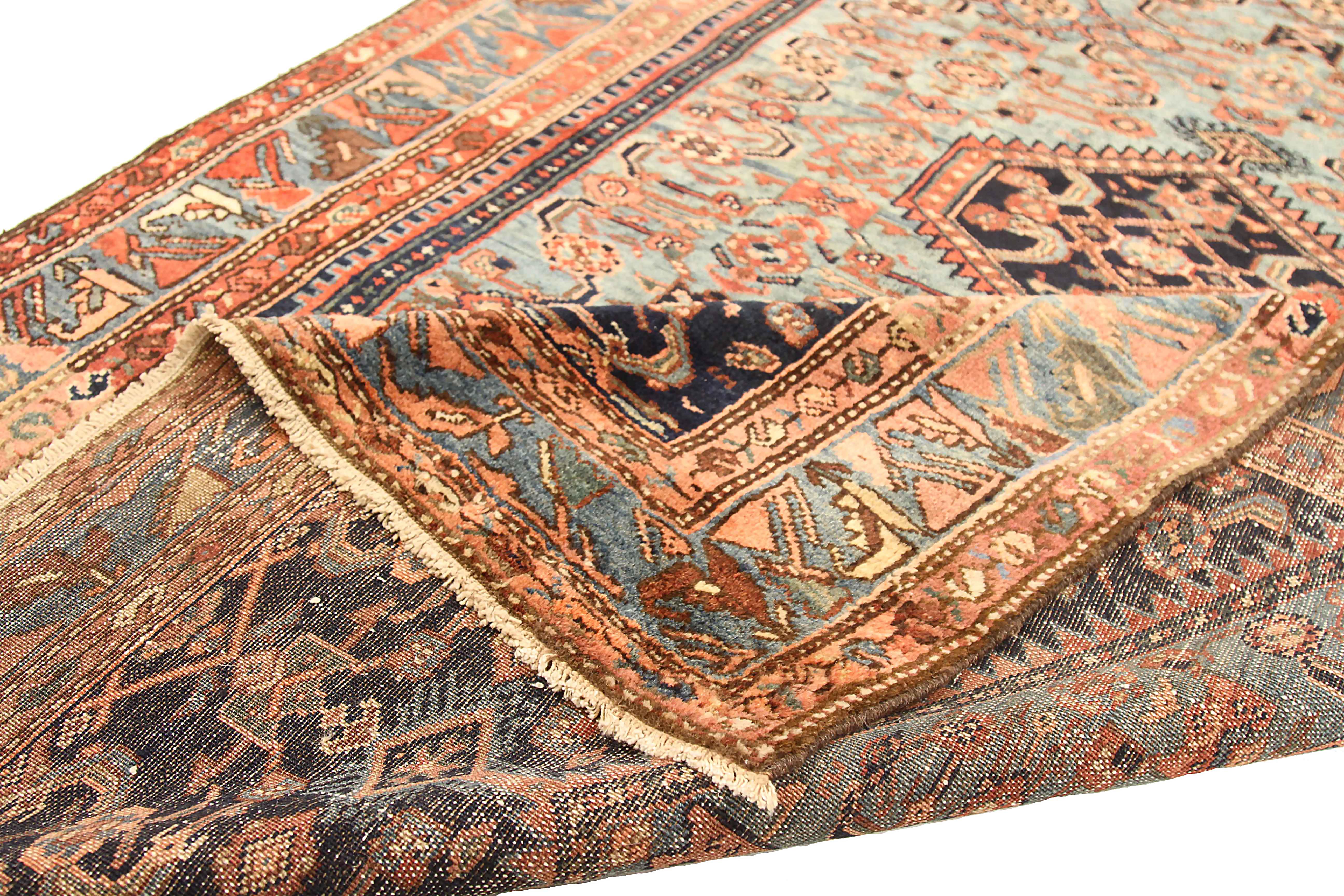 Antiker persischer Teppich im Bakhtiar-Design (Persisch) im Angebot
