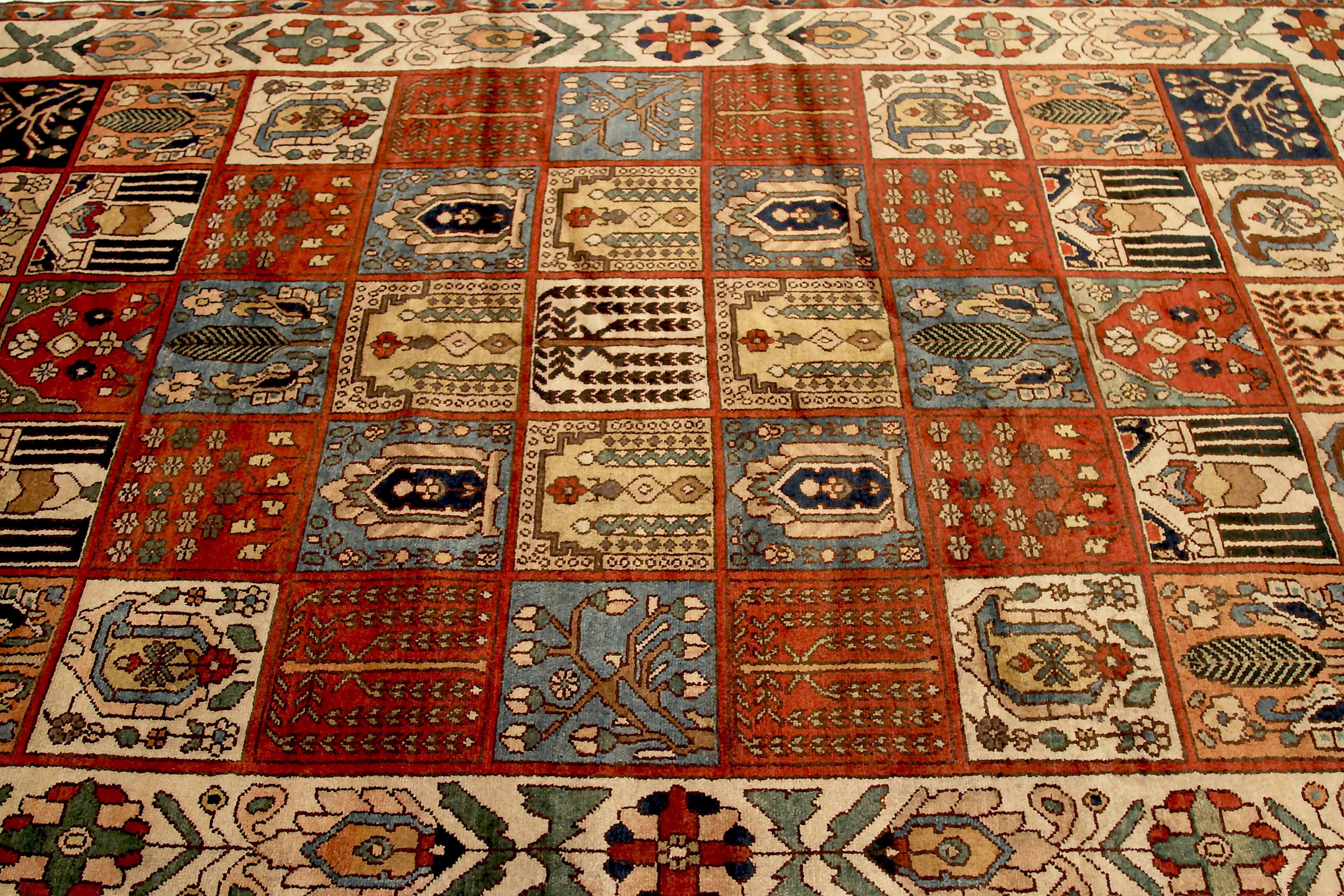 Autre Tapis persan ancien à motif Bakhtiar en vente