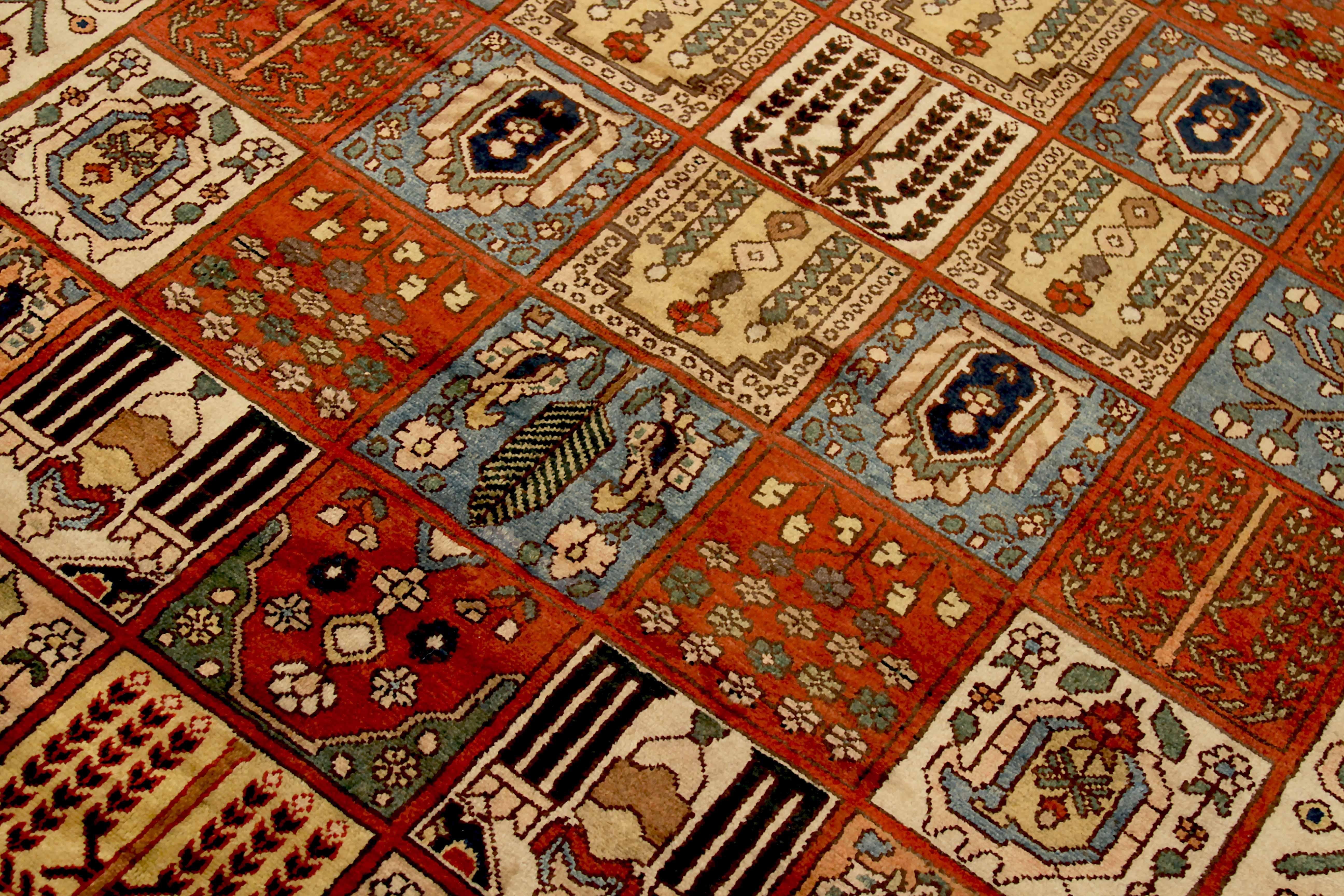 Perse Tapis persan ancien à motif Bakhtiar en vente