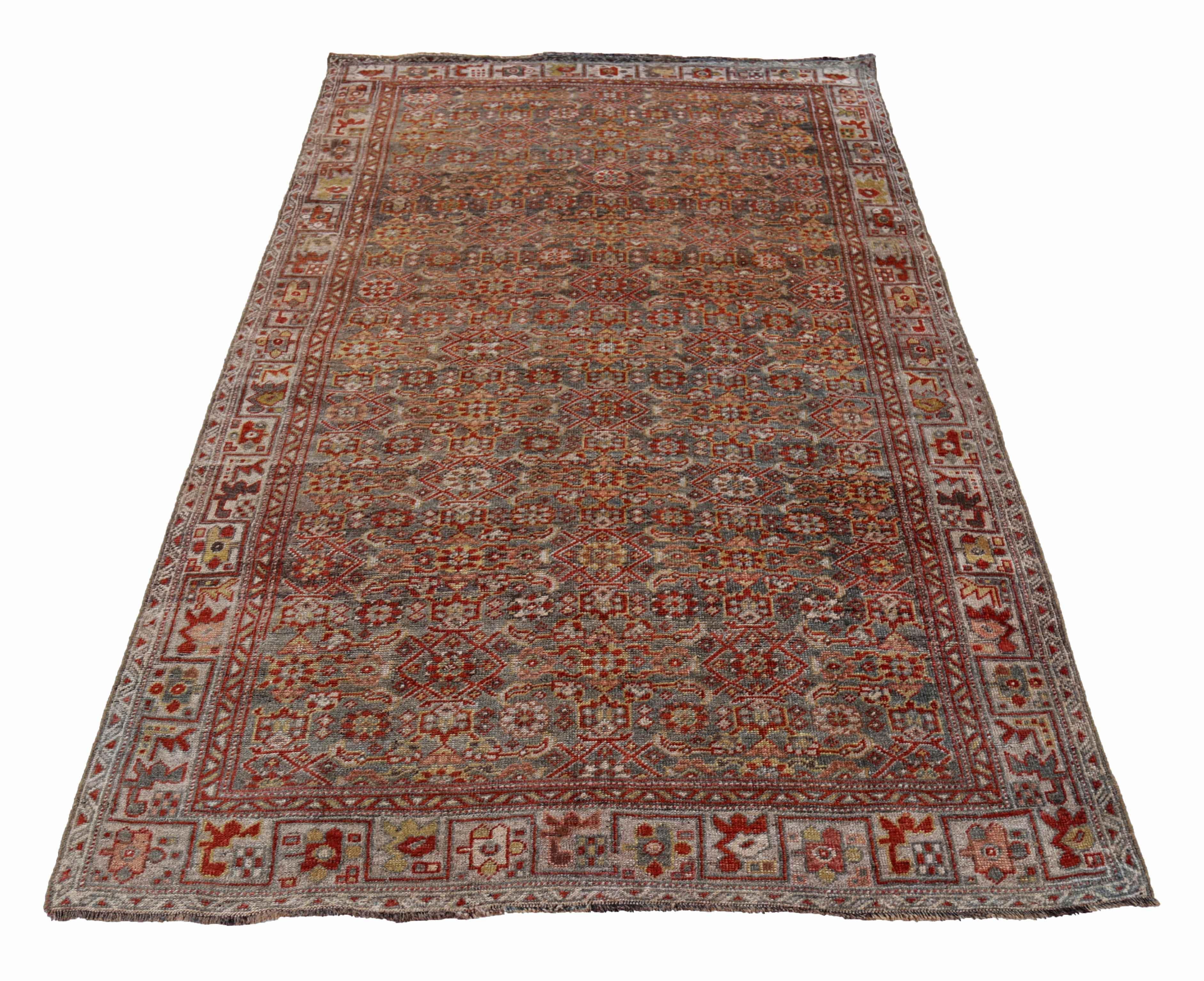 Ancien tapis persan tissé à la main à partir de la meilleure laine de mouton. Il est coloré avec des colorants végétaux entièrement naturels, sans danger pour les humains et les animaux de compagnie. Il s'agit d'un modèle traditionnel Bijar tissé à
