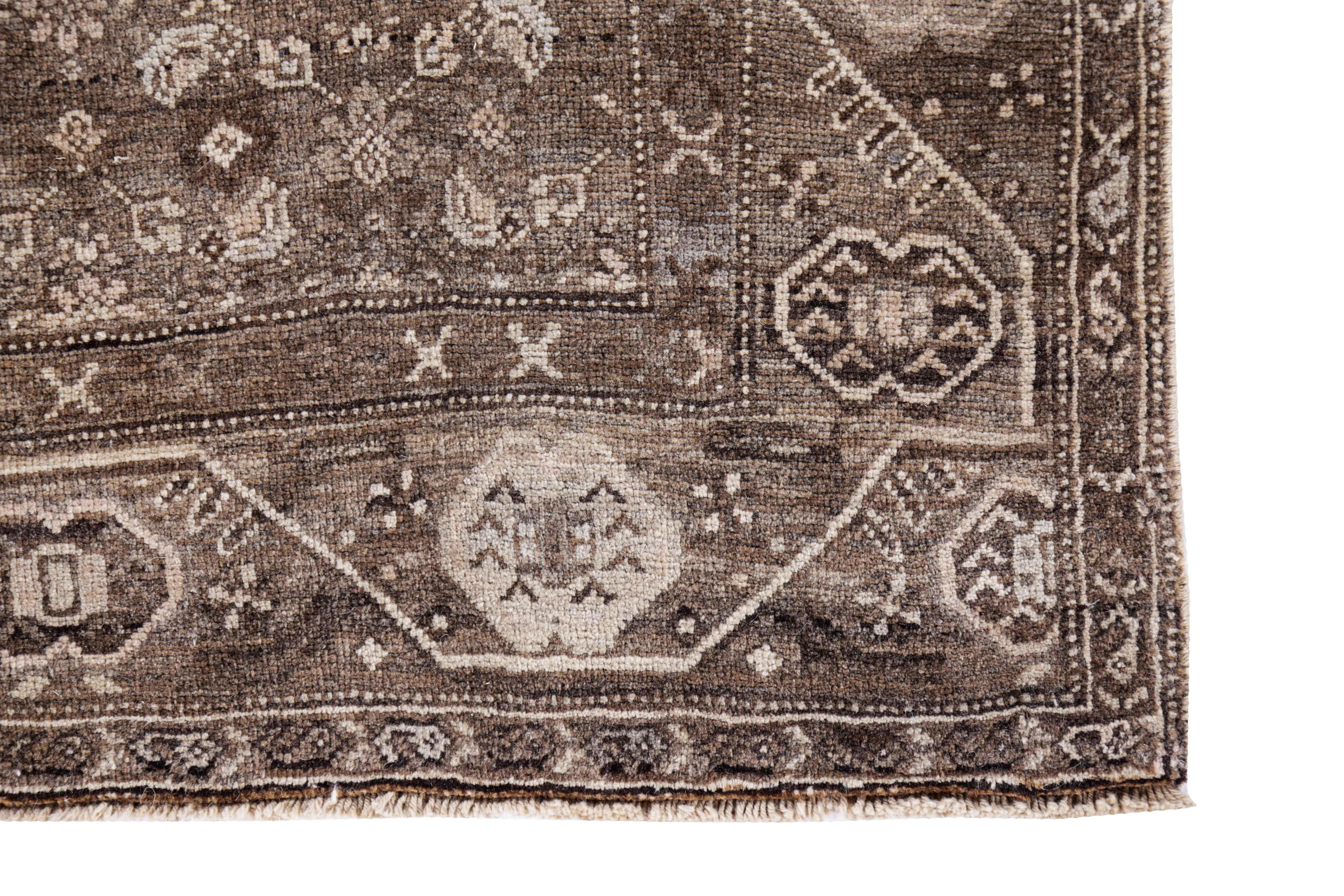 Antiker persischer Teppich im Bijar-Design (Persisch) im Angebot