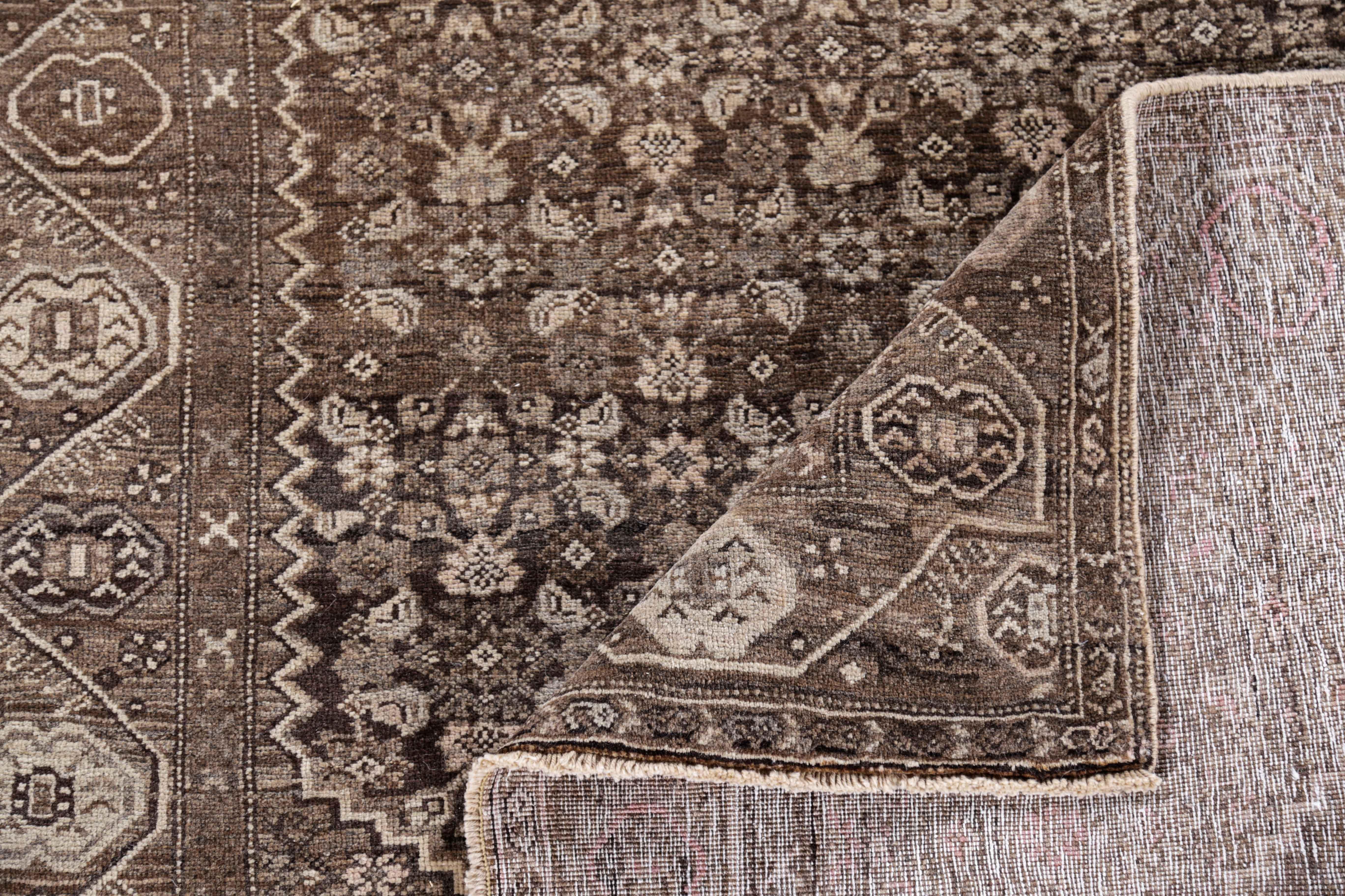 Antiker persischer Teppich im Bijar-Design im Zustand „Hervorragend“ im Angebot in Dallas, TX