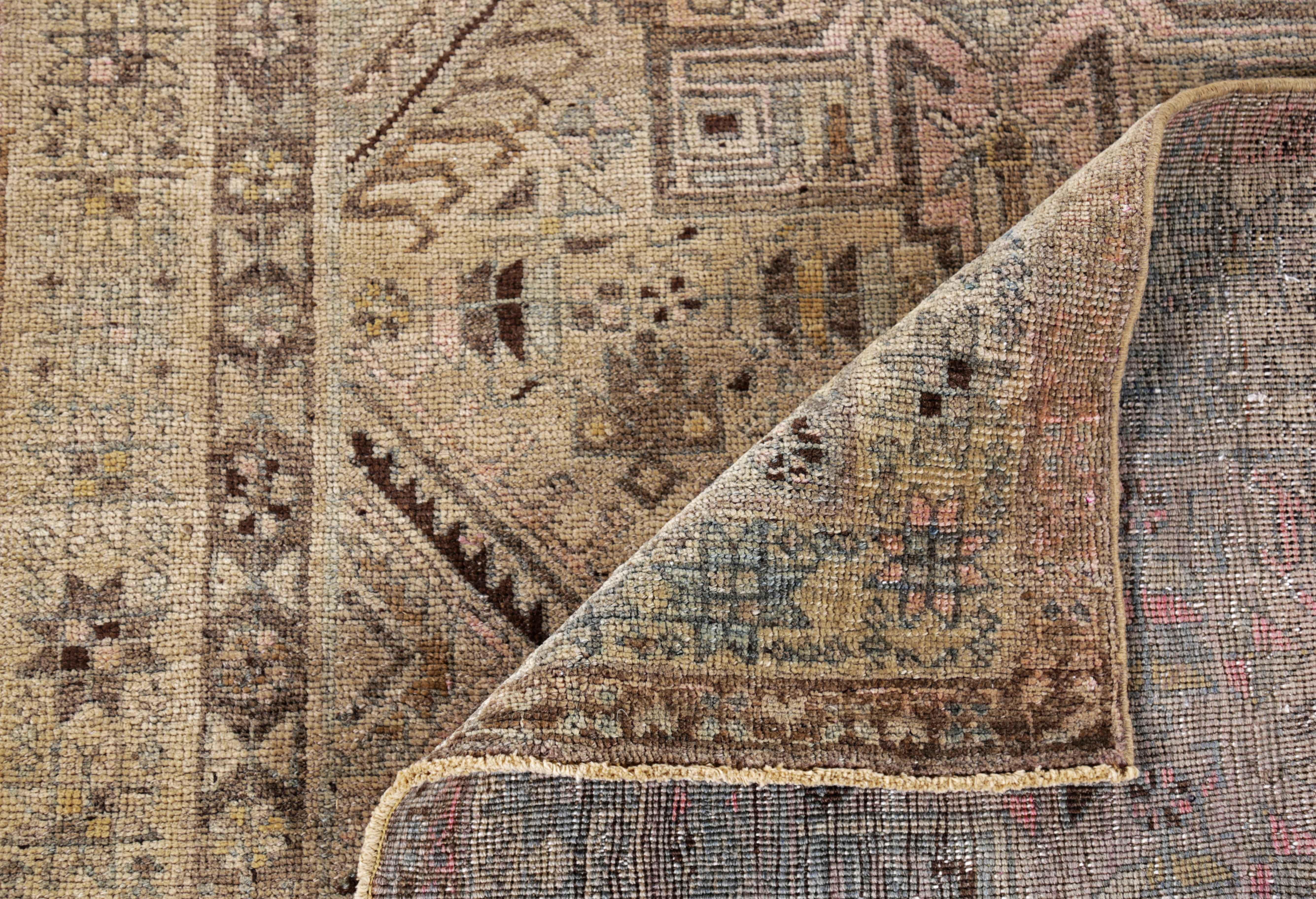 20ième siècle Tapis persan ancien design Bijar en vente