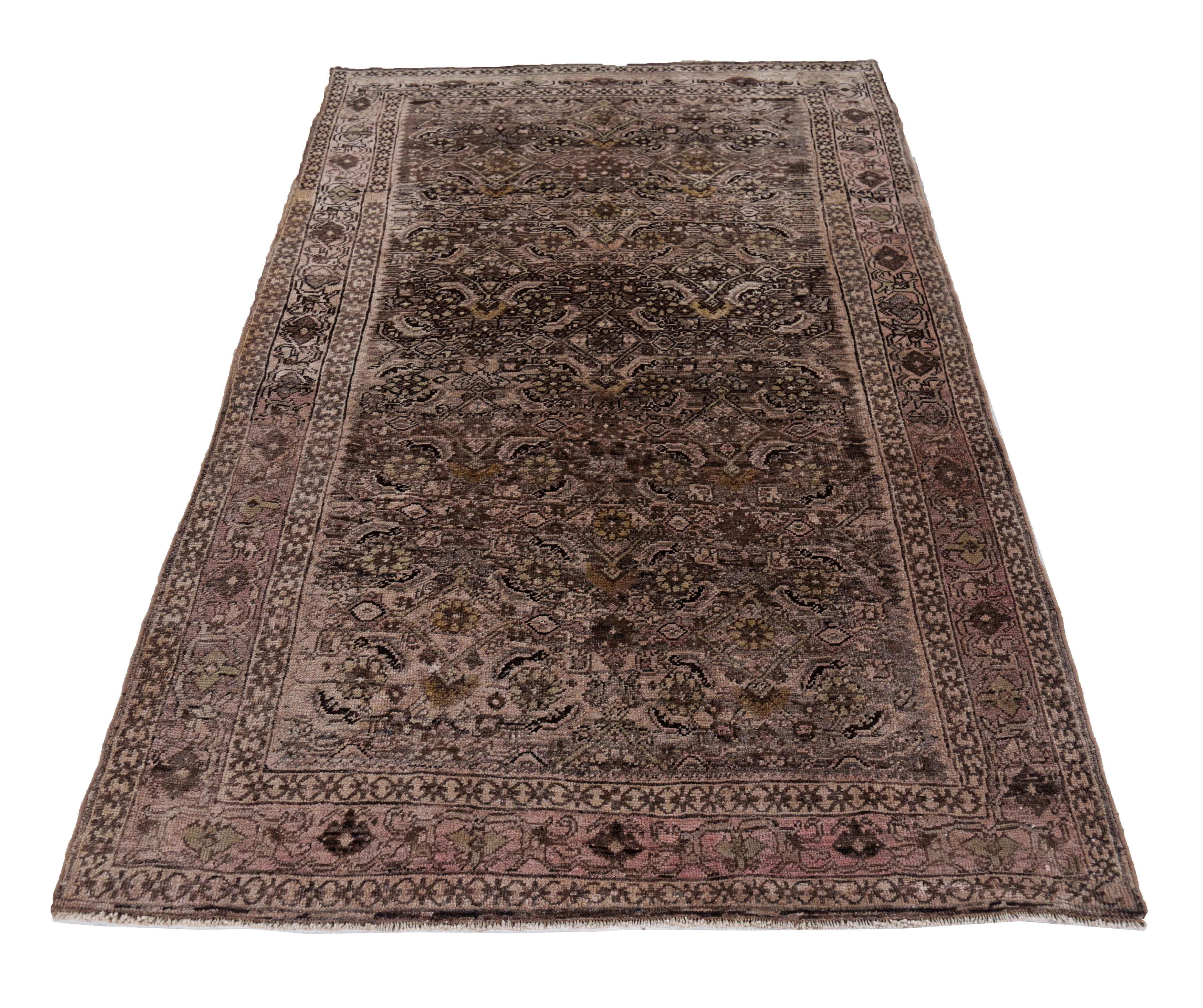 Antigua alfombra persa tejida a mano con la mejor lana de oveja. Está coloreado con tintes vegetales totalmente naturales que son seguros para humanos y mascotas. Es un diseño tradicional de Bijar tejido a mano por expertos artesanos. Es una