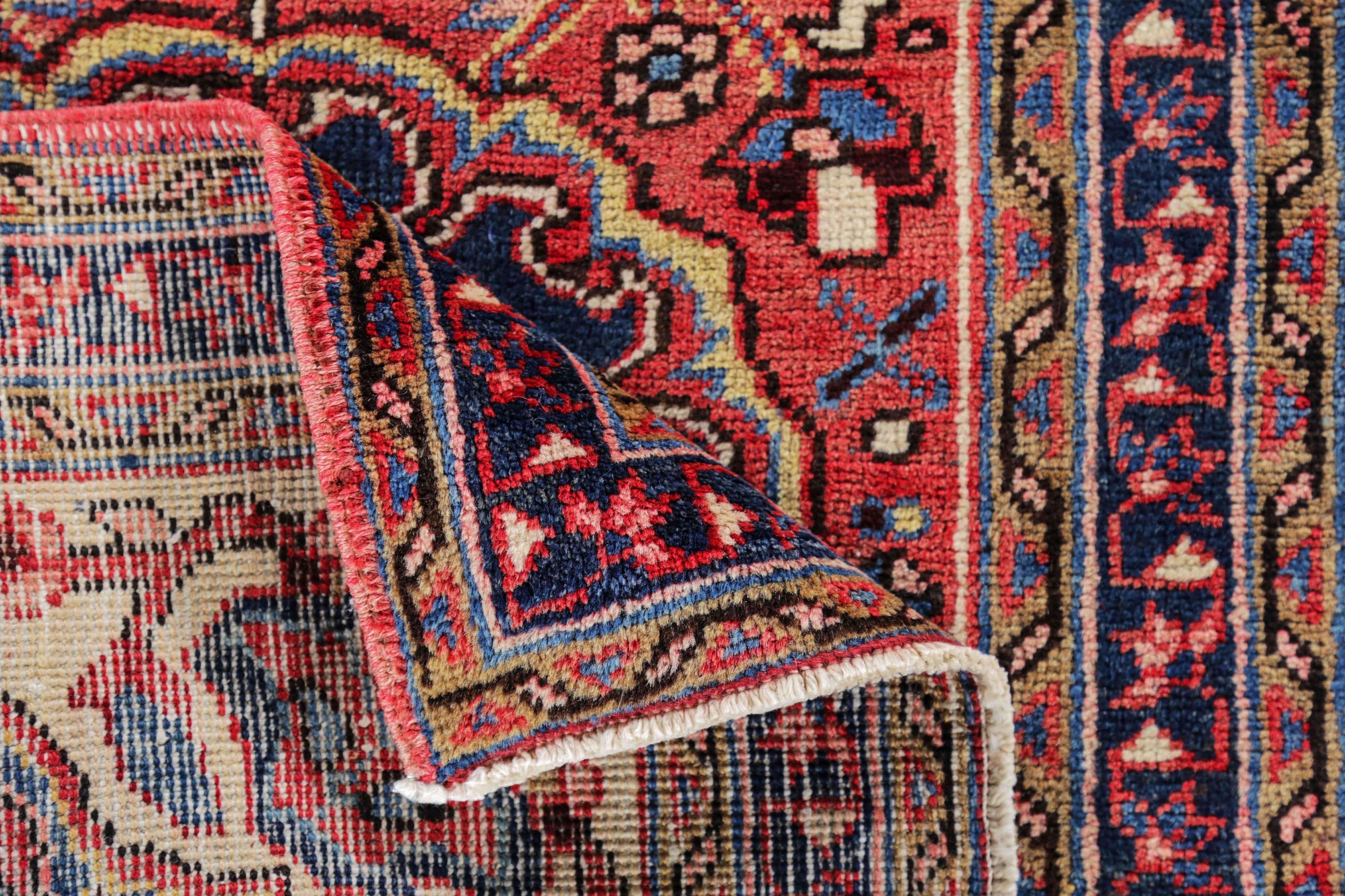 20ième siècle Tapis persan ancien design Heriz en vente