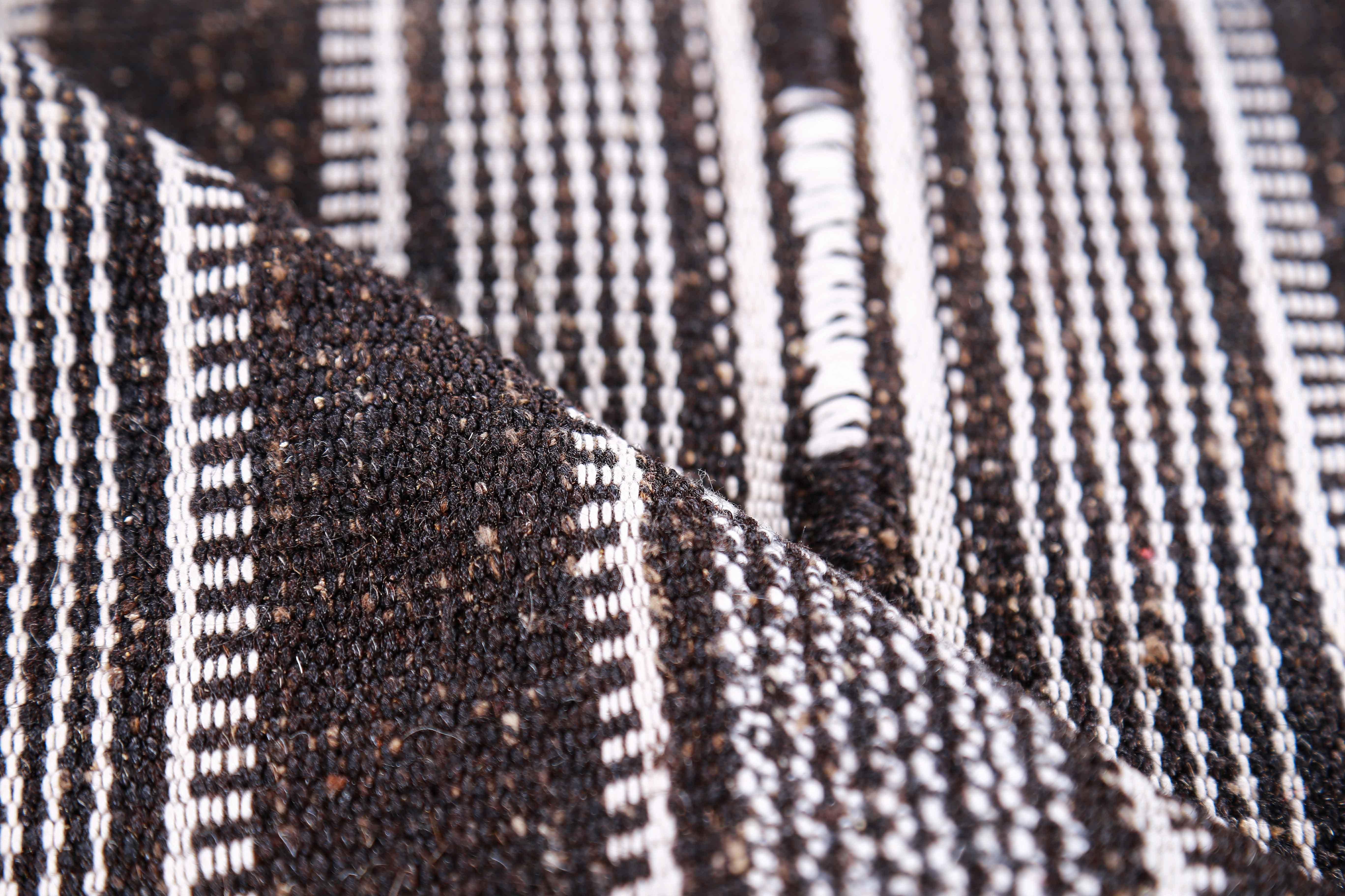 Tissé à la main Tapis persan ancien design Jajim en vente