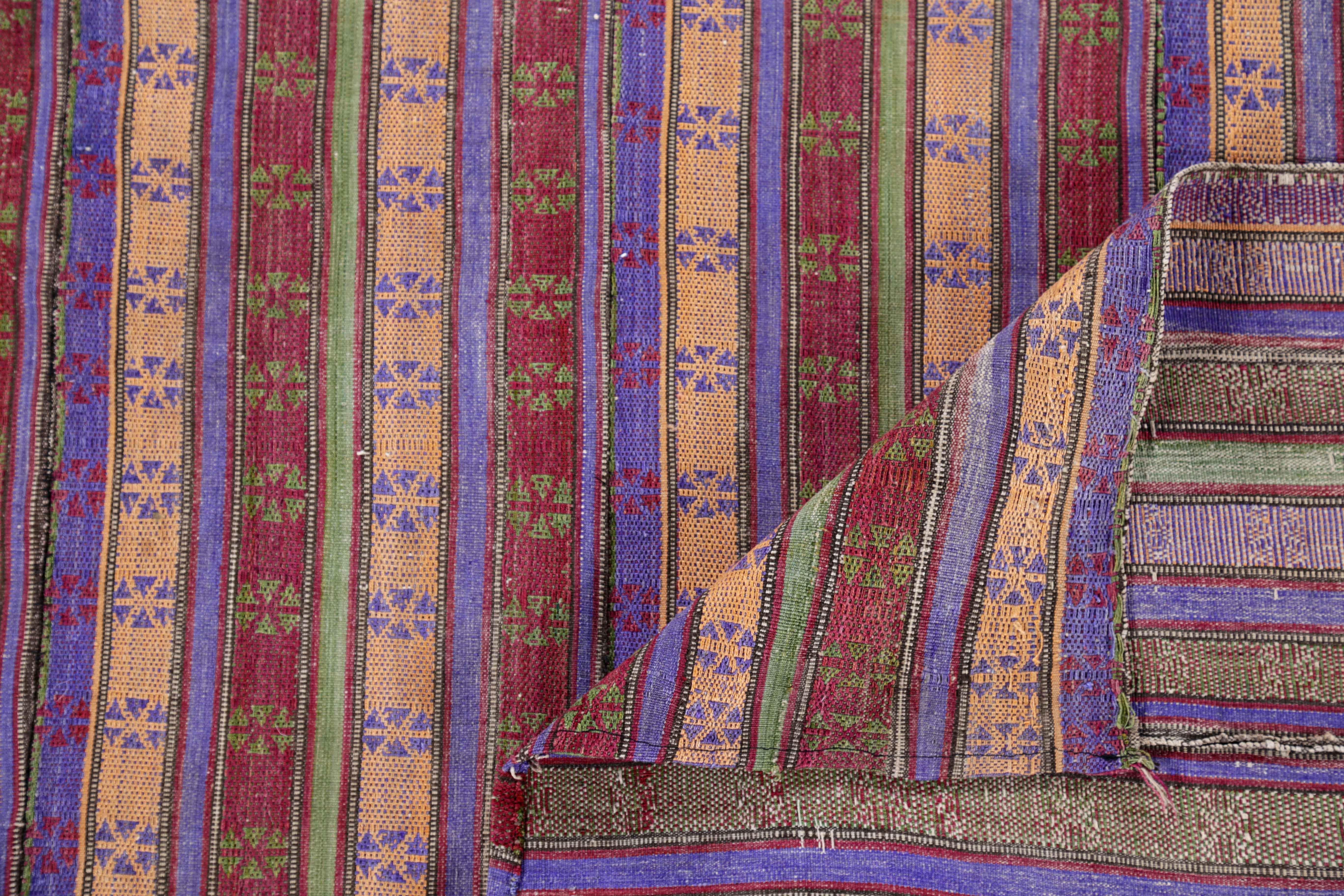 Antique Persian Area Rug Jajim Design In Excellent Condition For Sale In Dallas, TX