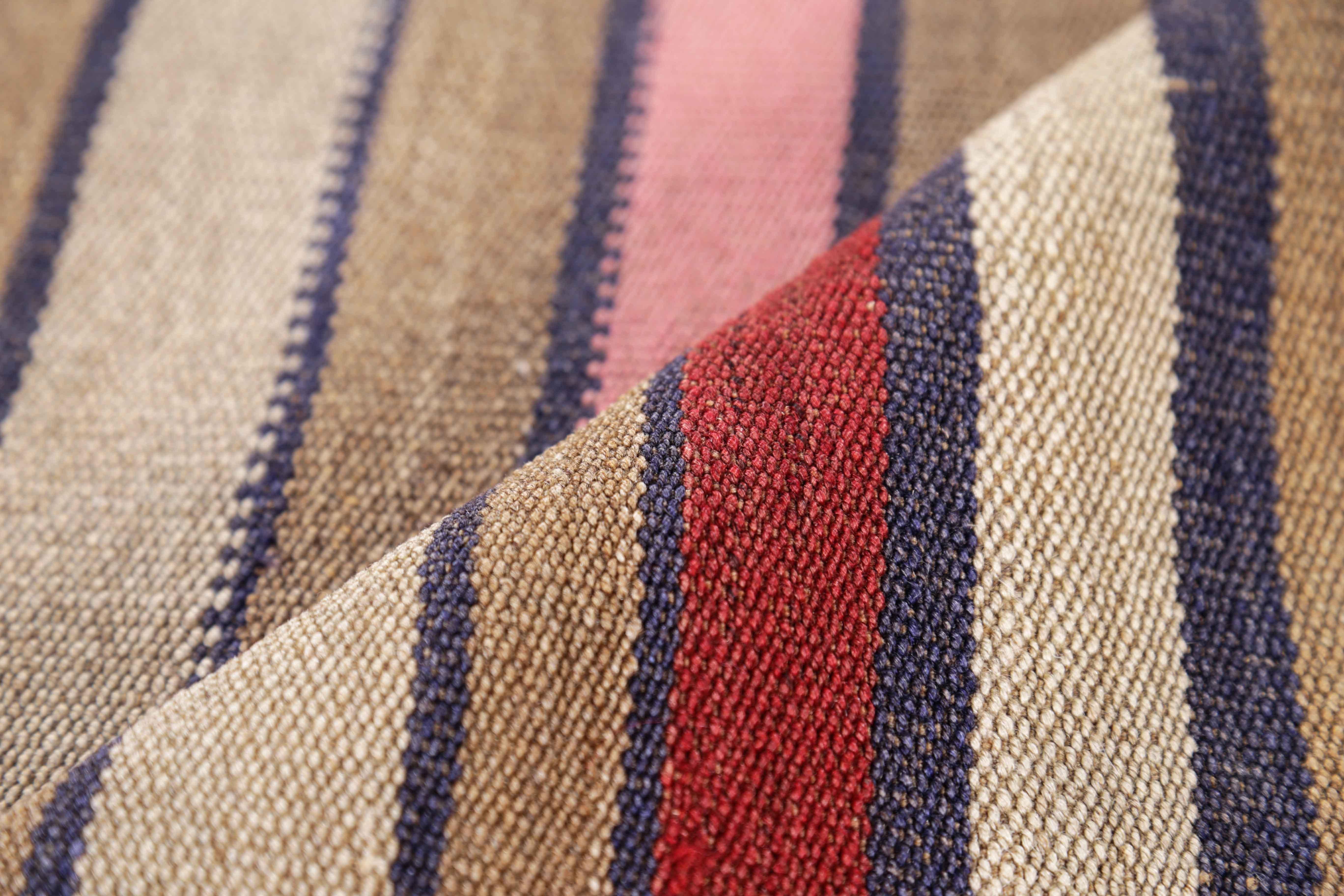 Tissé à la main Tapis persan ancien design Jajim en vente