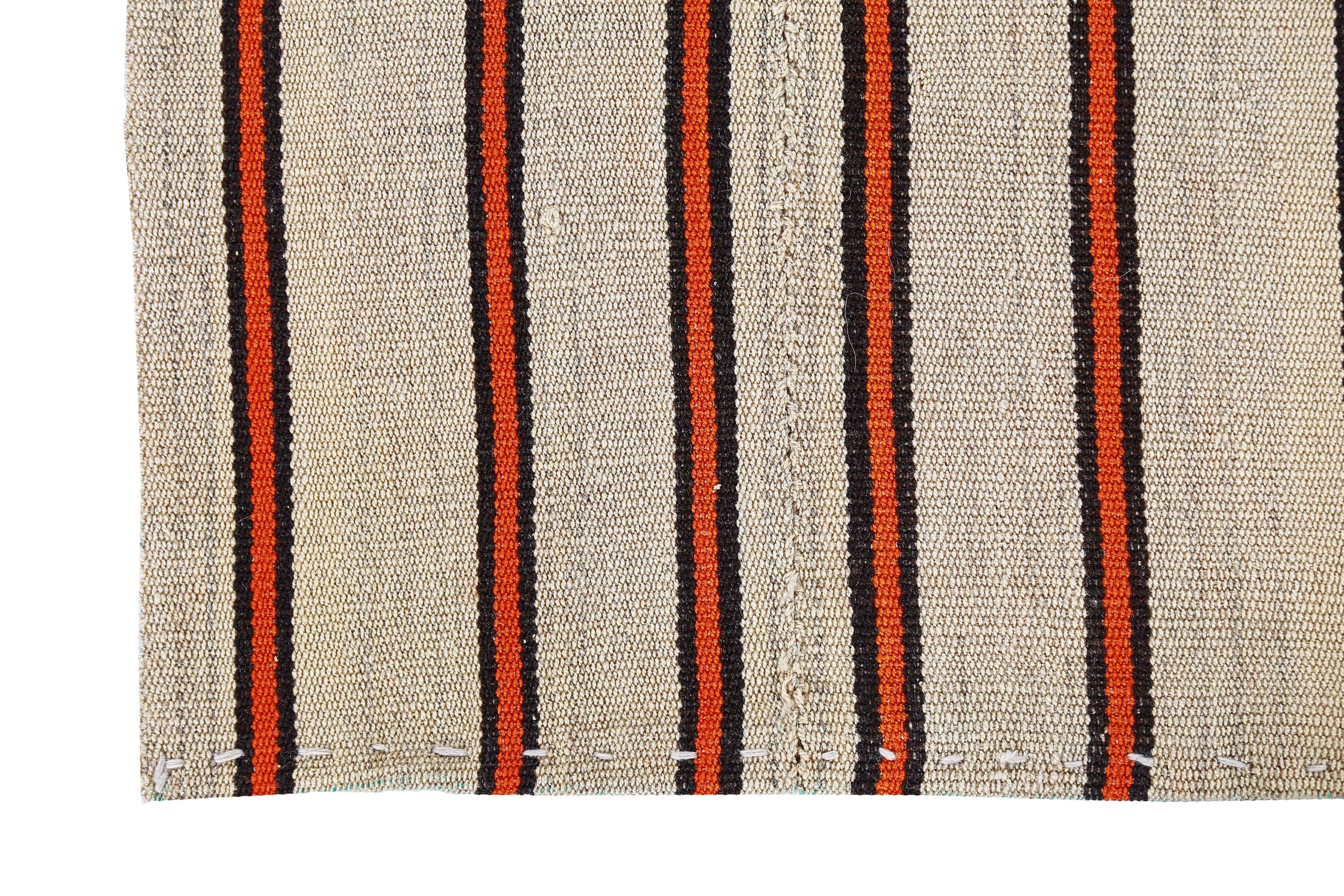 Tissé à la main Tapis persan ancien design Jajim en vente