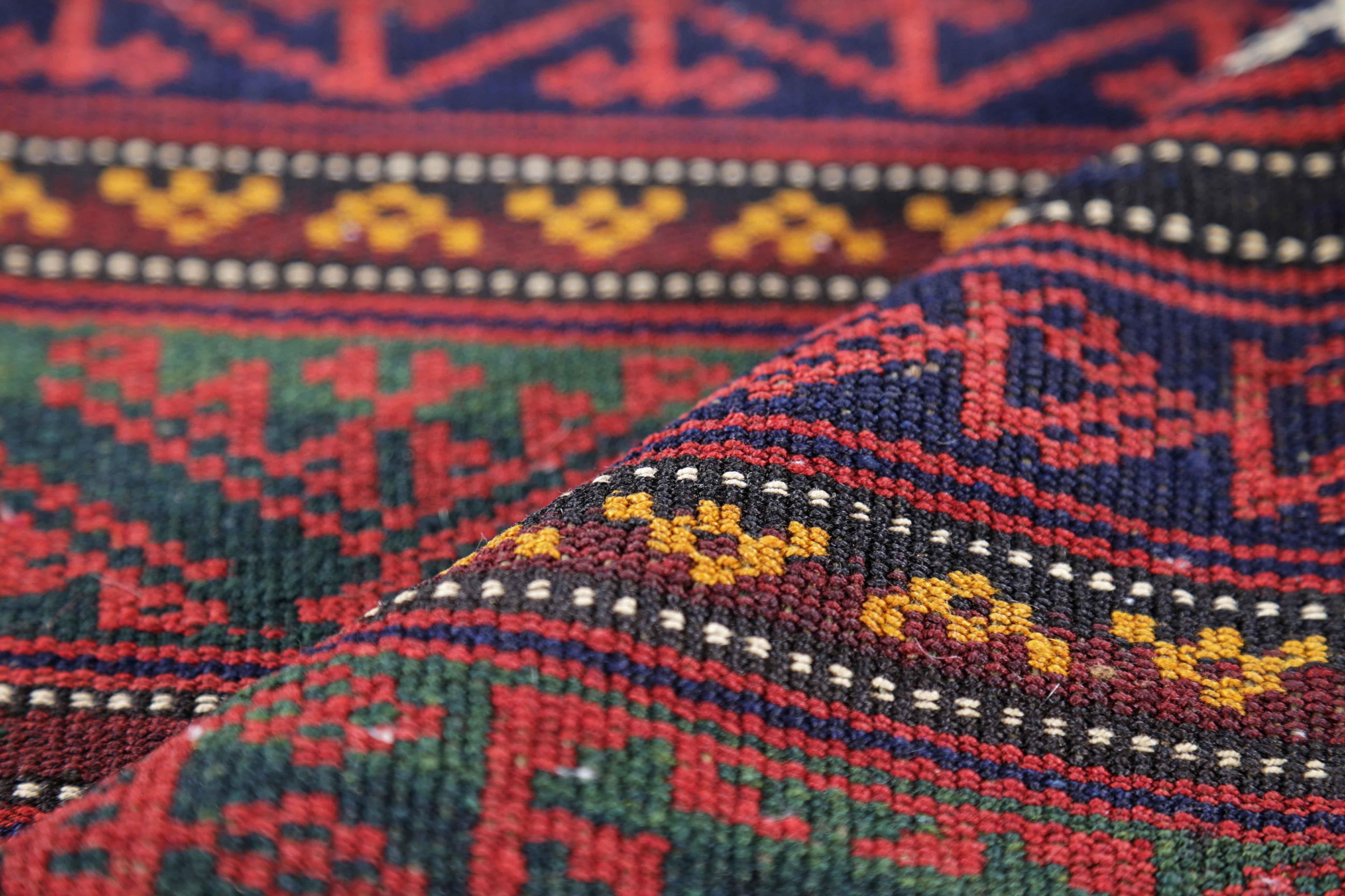 Tissé à la main Tapis persan ancien design Jajim en vente