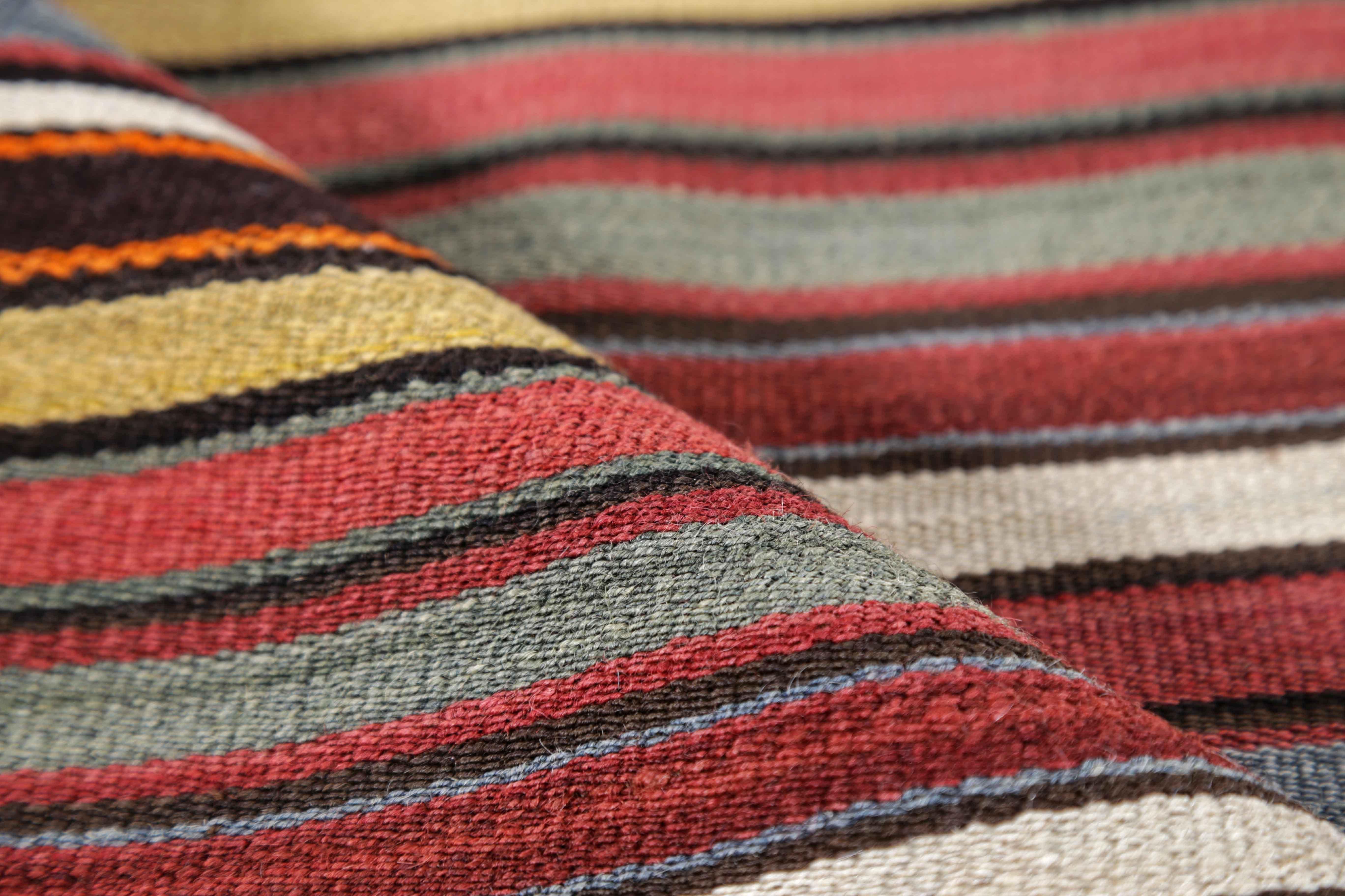 Antiker persischer Teppich mit Jajim-Muster (Handgewebt) im Angebot