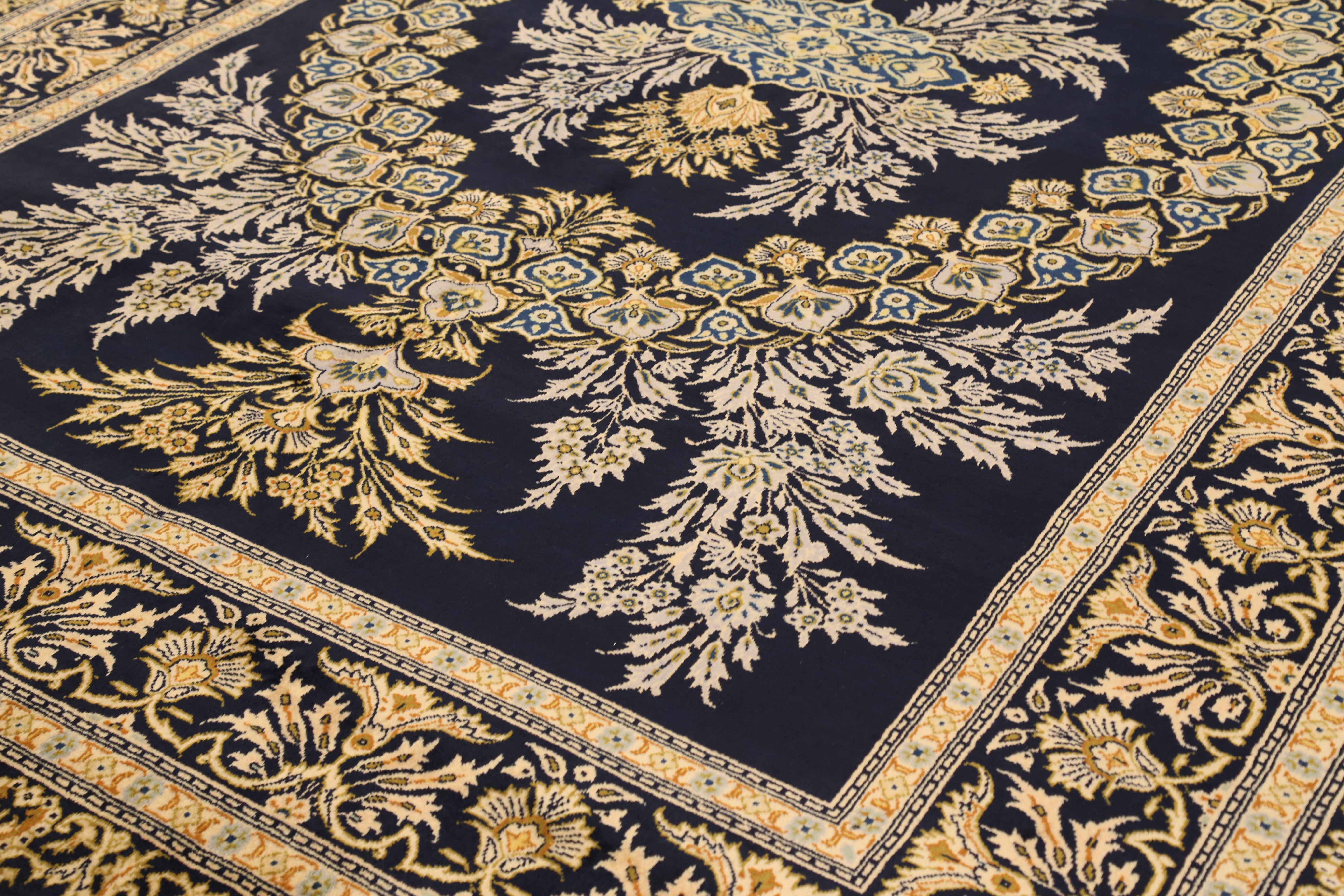 Tissé à la main Tapis persan ancien à motif Kashan en vente