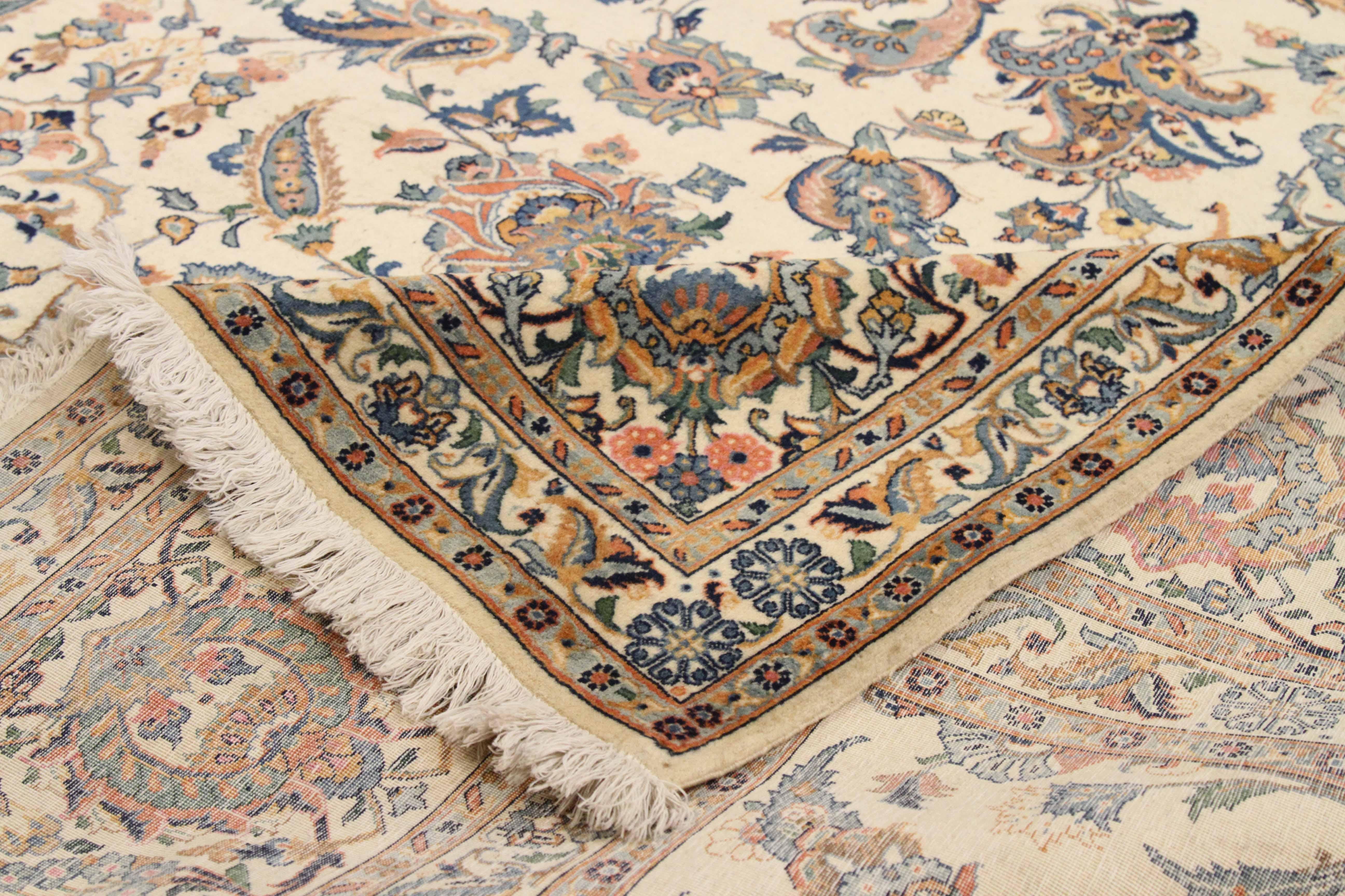 Antique Persian Area Rug Kashan Design In Excellent Condition For Sale In Dallas, TX