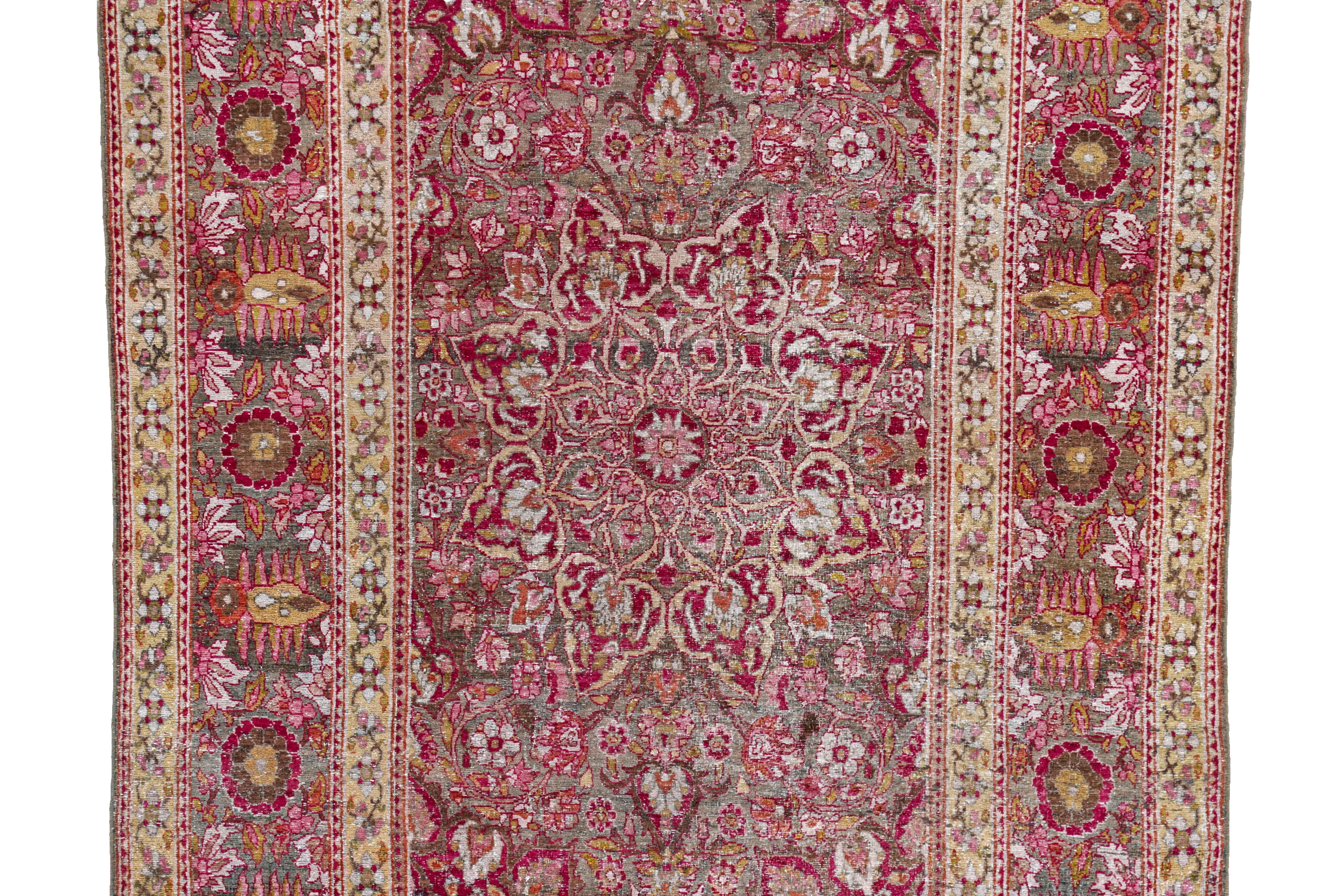 Perse Tapis persan ancien à motif Kerman en vente