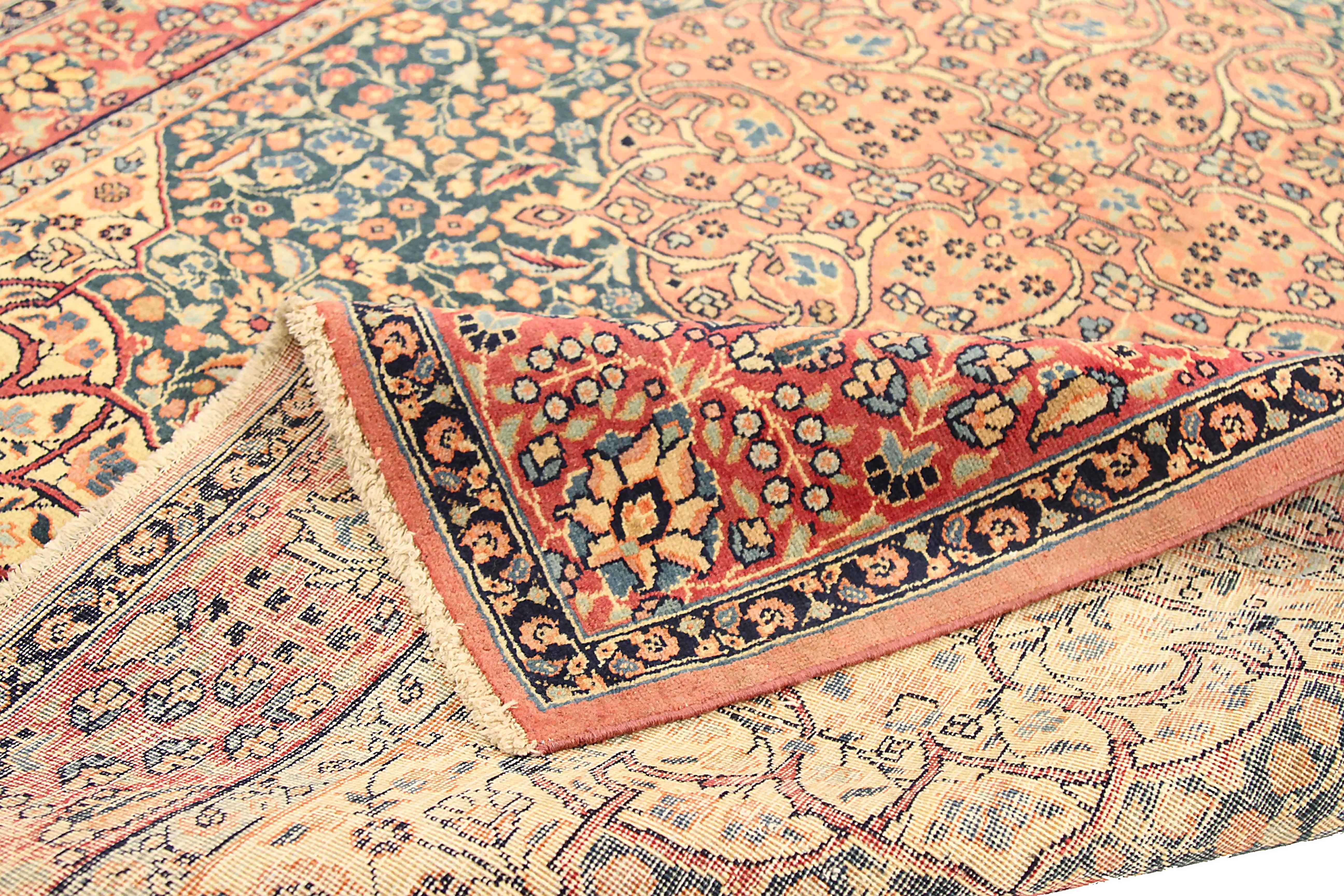 Perse Tapis persan ancien à motif Khoy en vente