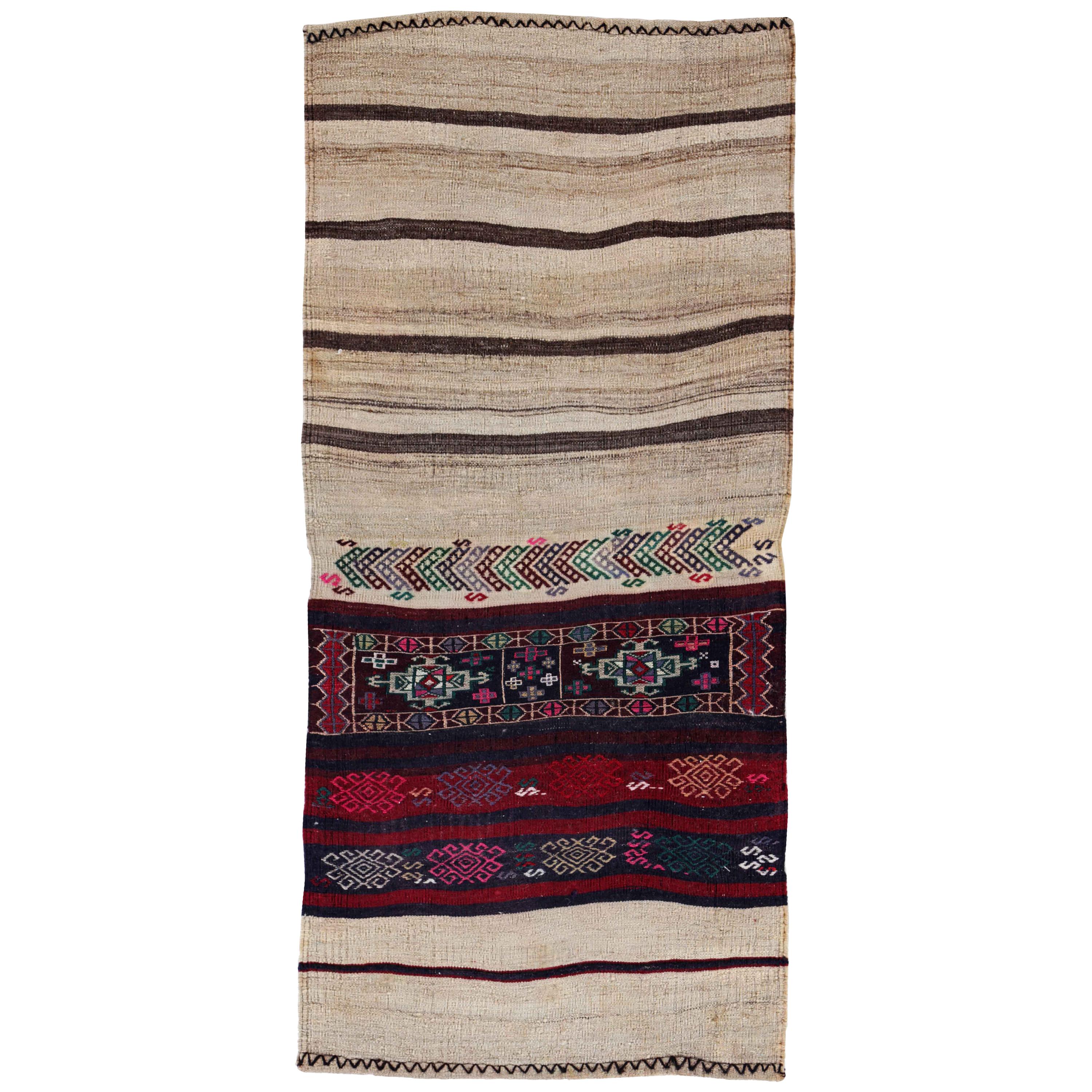 Tapis persan ancien à motif Kilim en vente