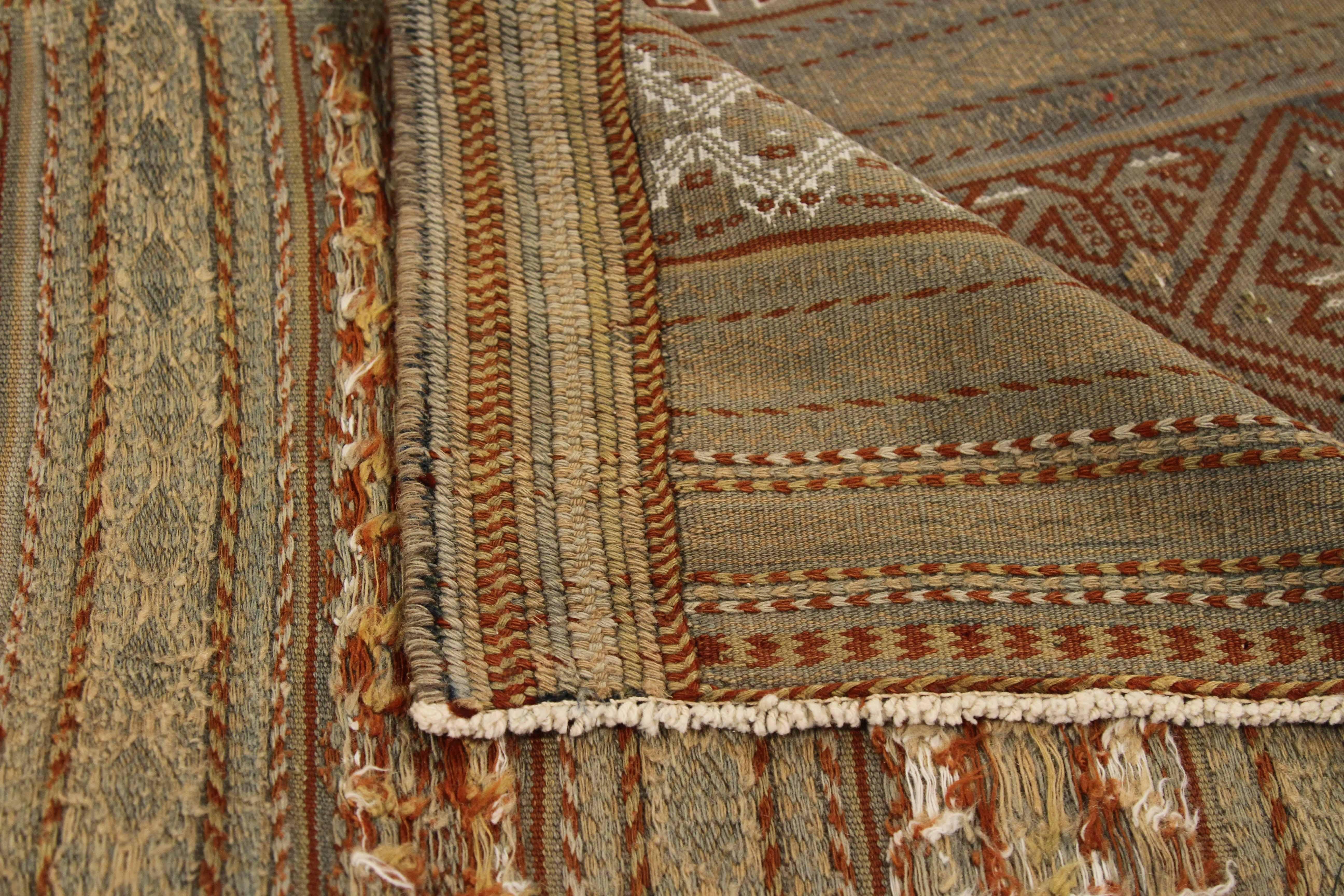  Antique Persian Area Rug Kilim Design In Excellent Condition For Sale In Dallas, TX
