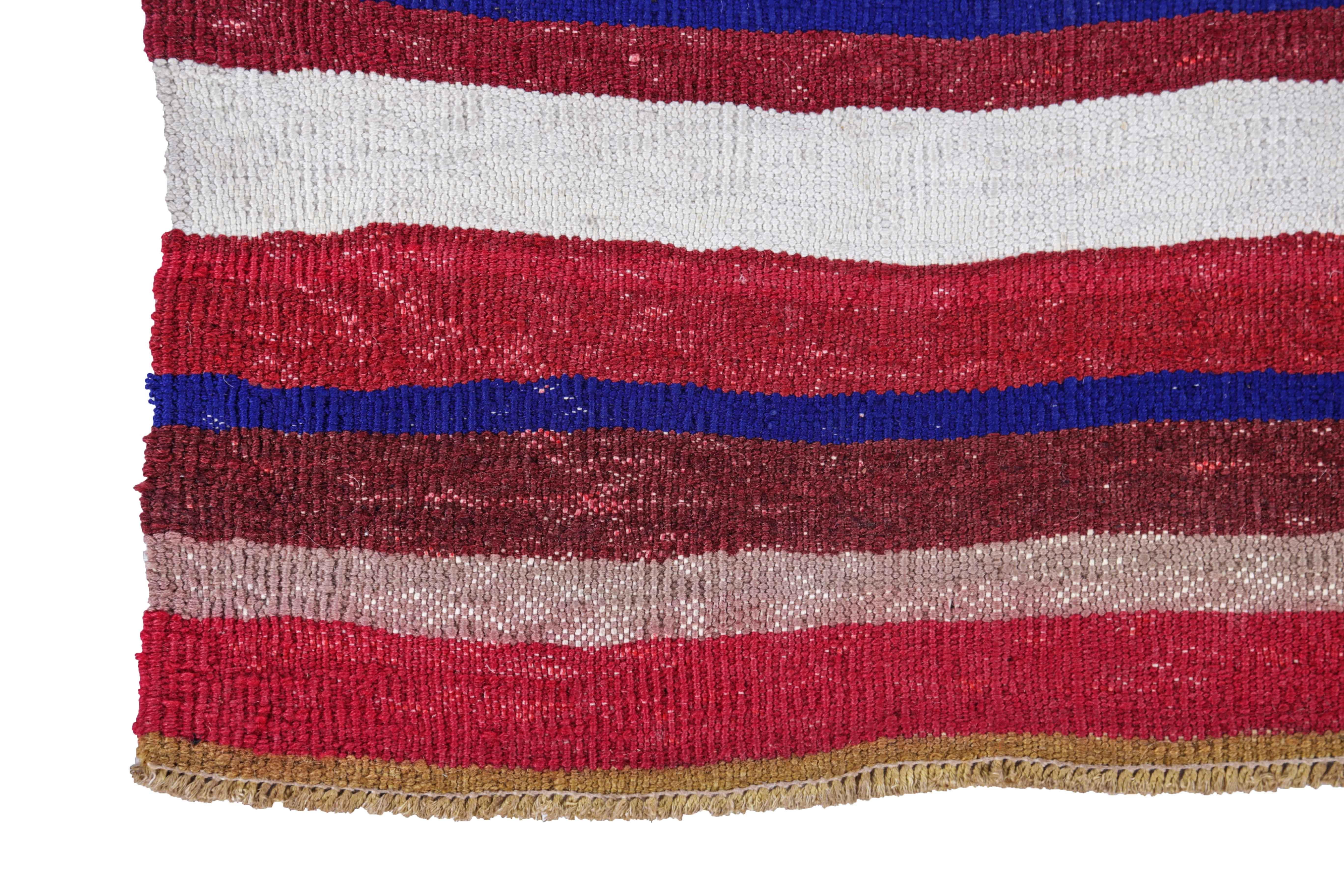 Tissé à la main Tapis persan ancien à motif Kilim en vente
