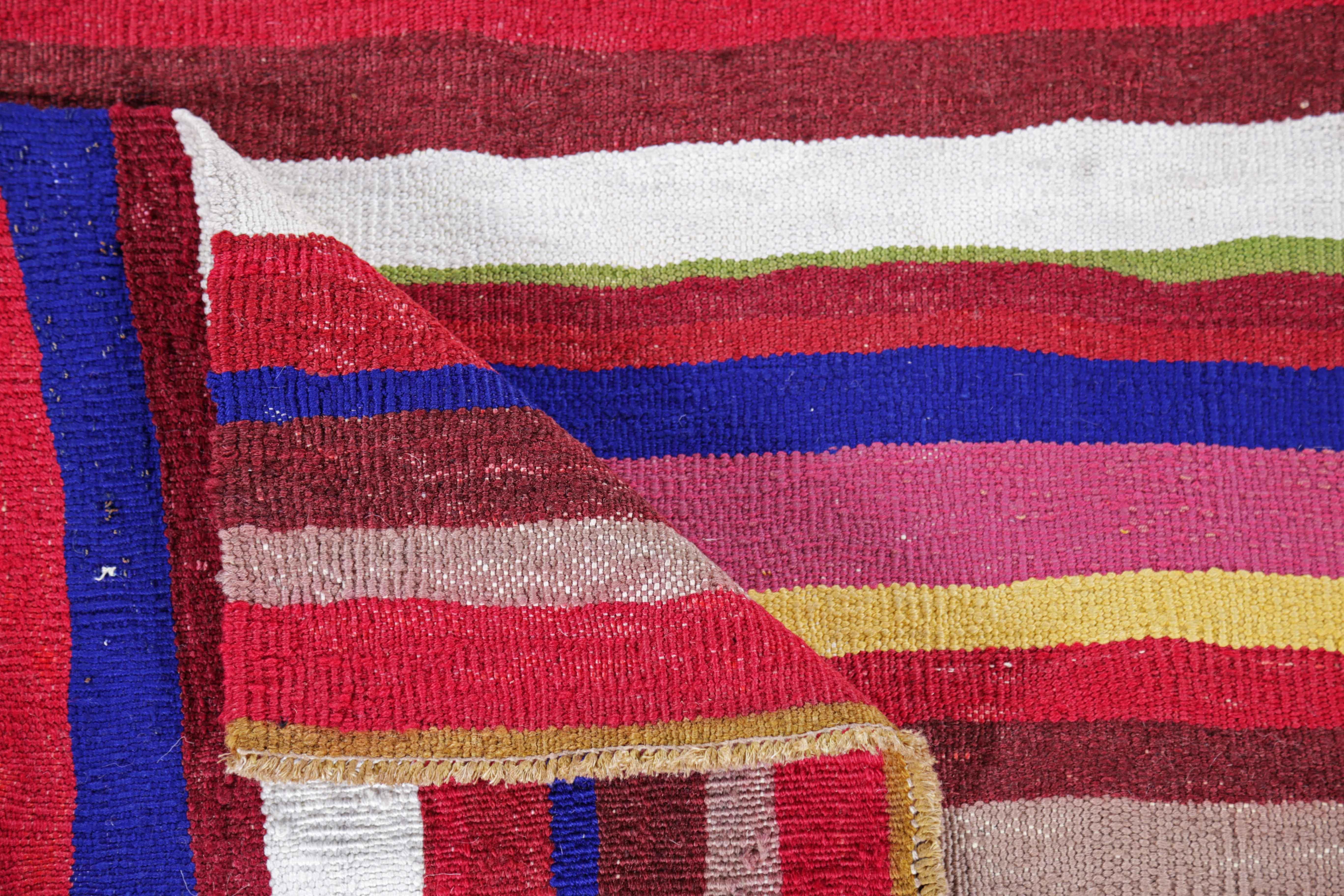 Laine Tapis persan ancien à motif Kilim en vente