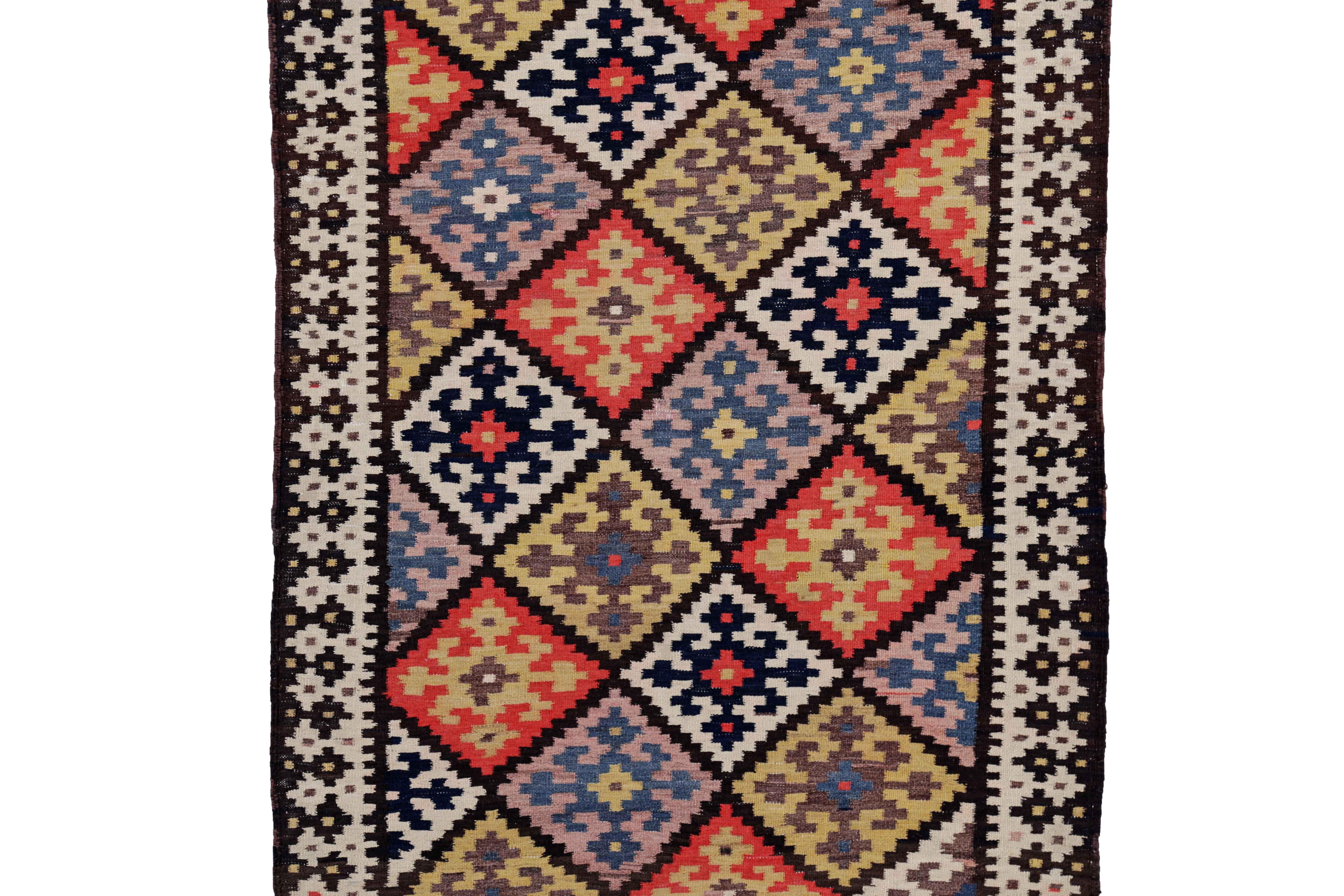 Antiker persischer Teppich im Kelim-Design (Persisch) im Angebot