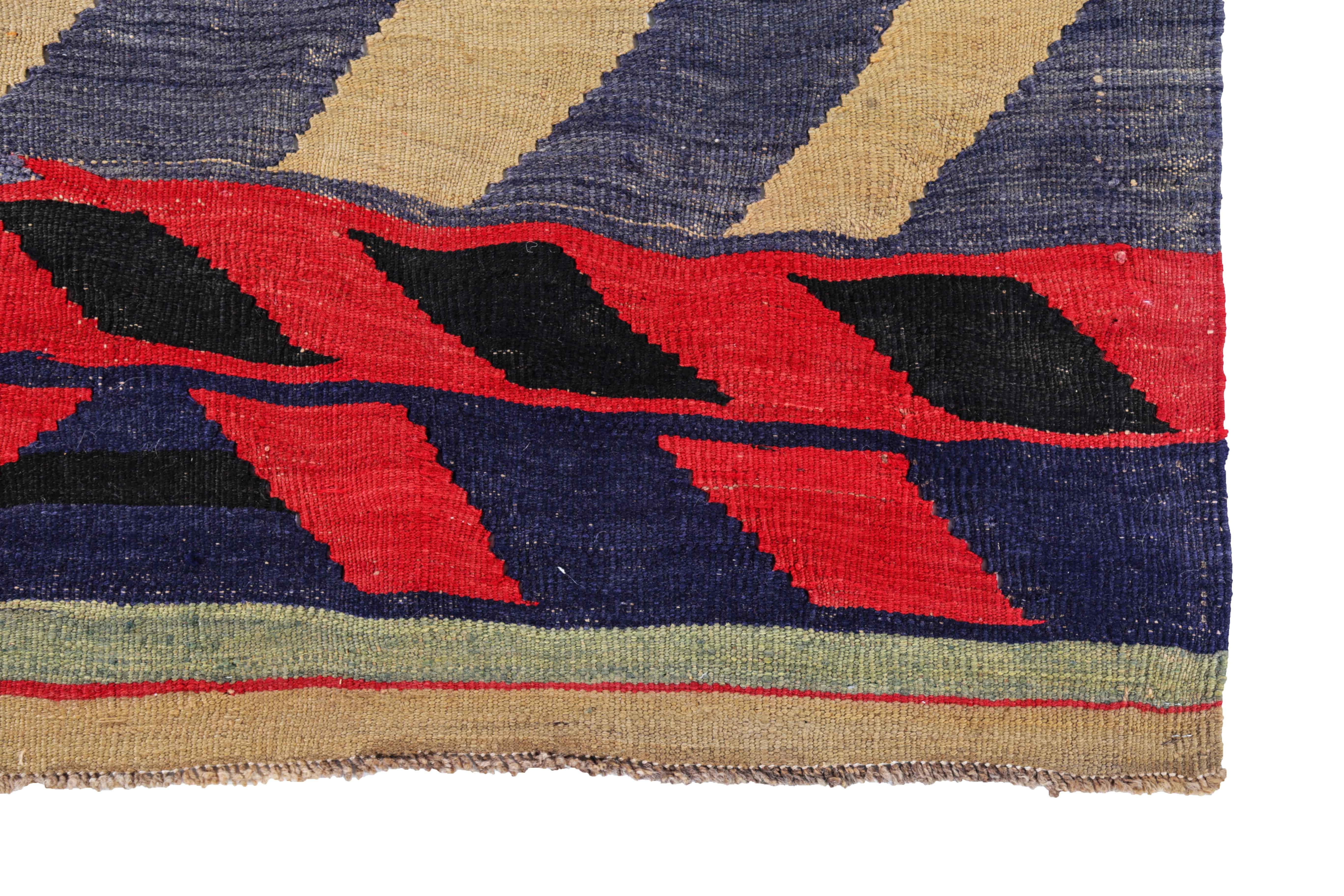 Antiker persischer Teppich im Kelim-Design (Handgewebt) im Angebot