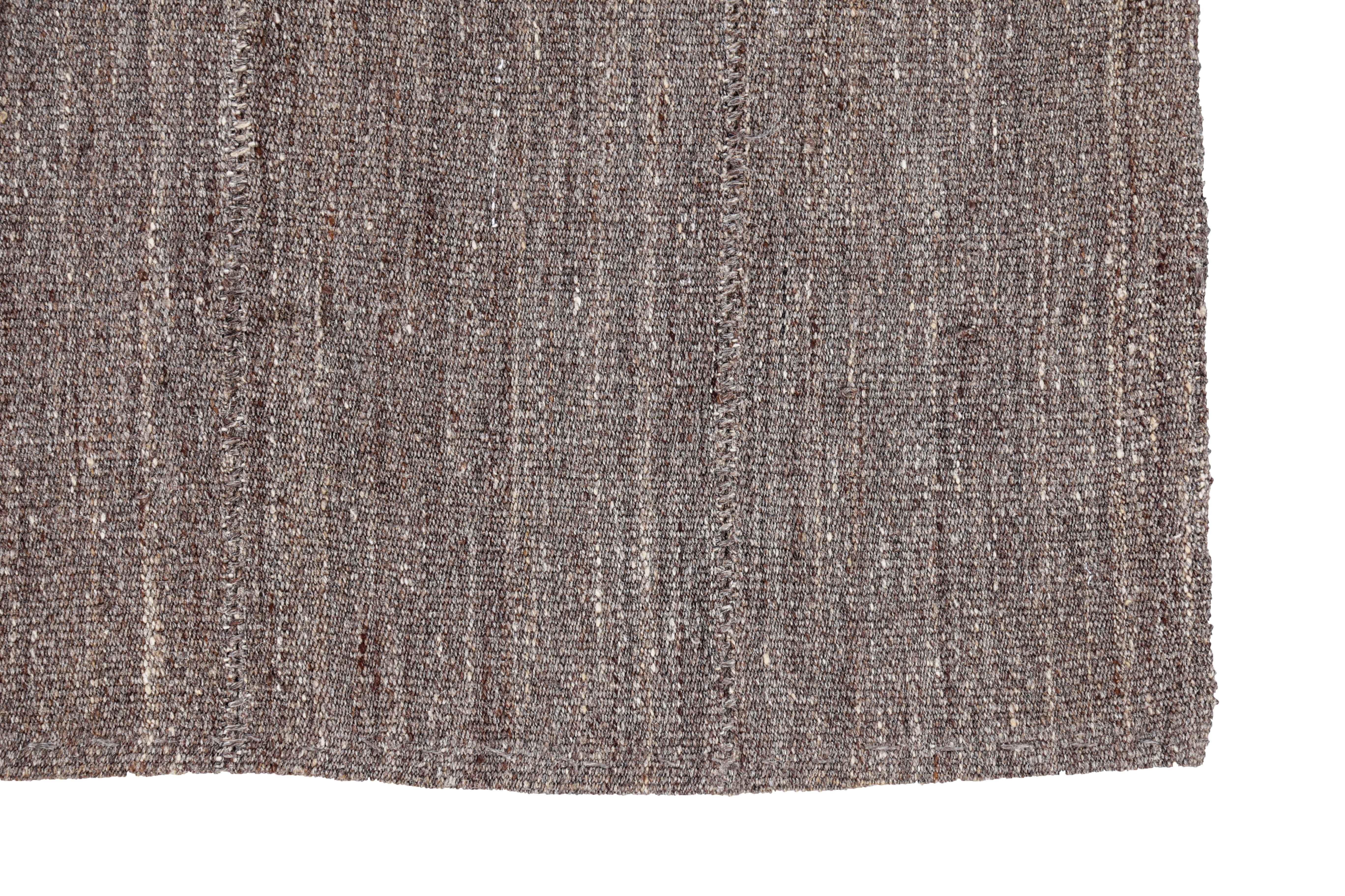 Perse Tapis persan ancien à motif Kilim en vente
