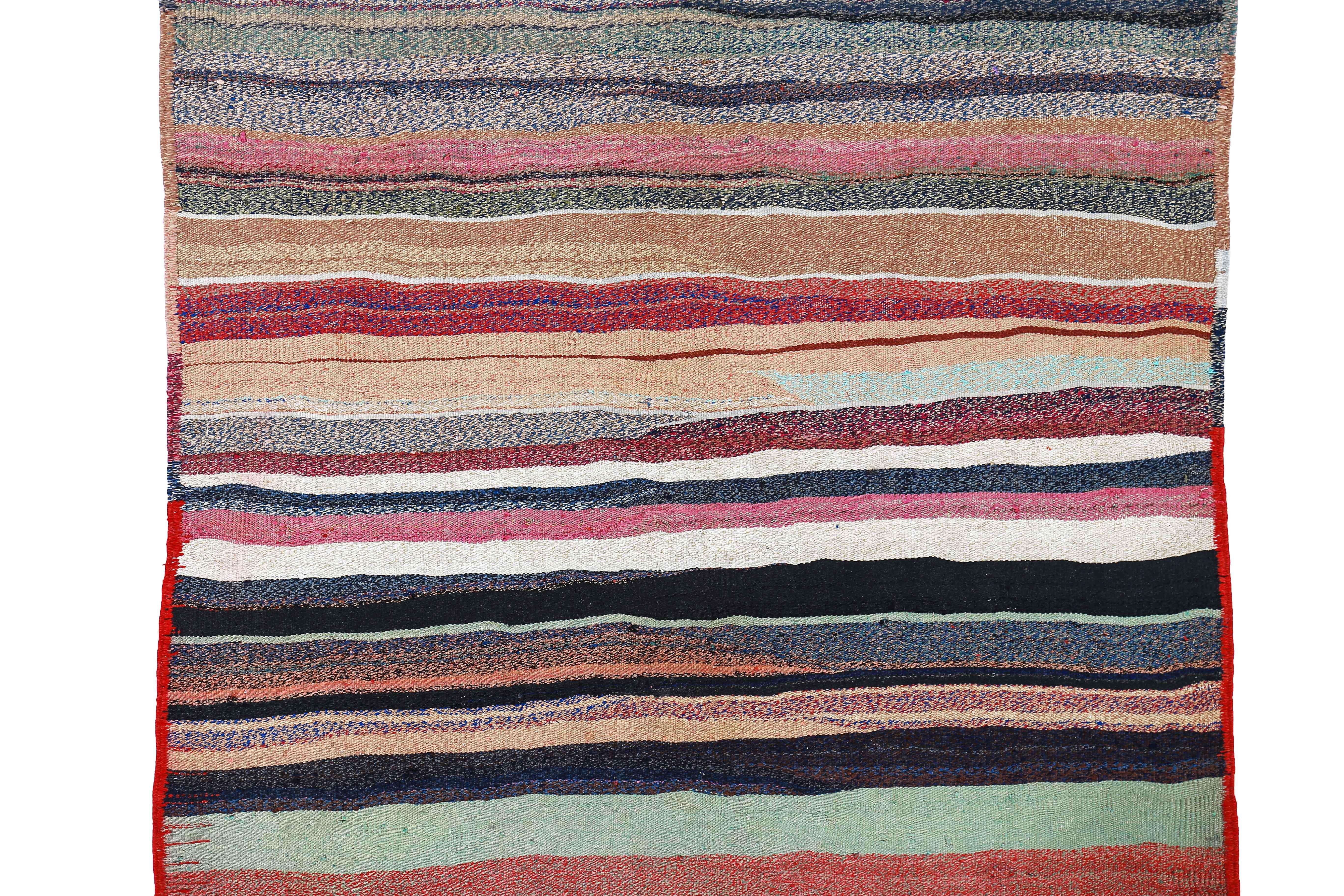 Perse Tapis persan ancien à motif Kilim en vente