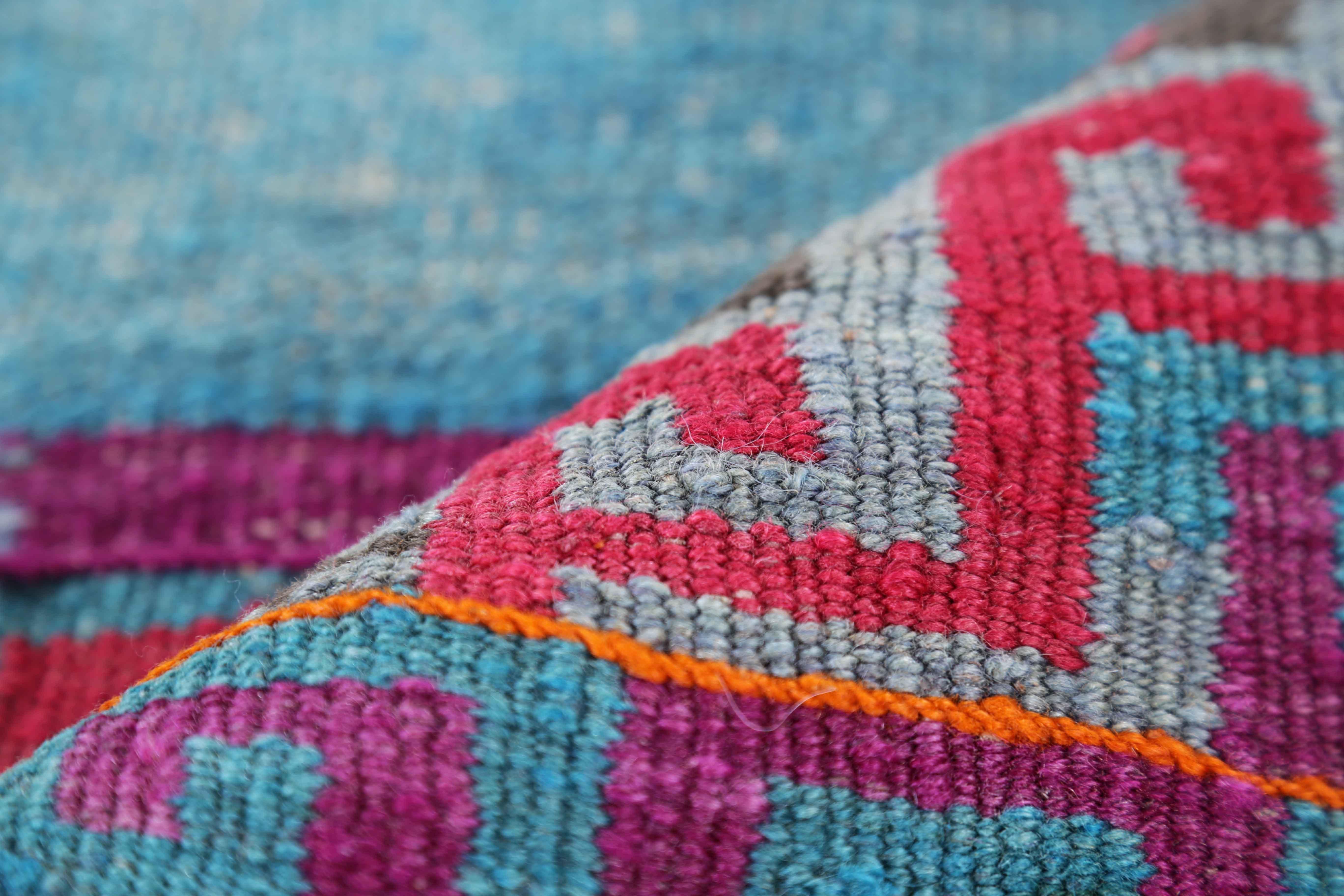 20ième siècle Tapis persan ancien à motif Kilim en vente