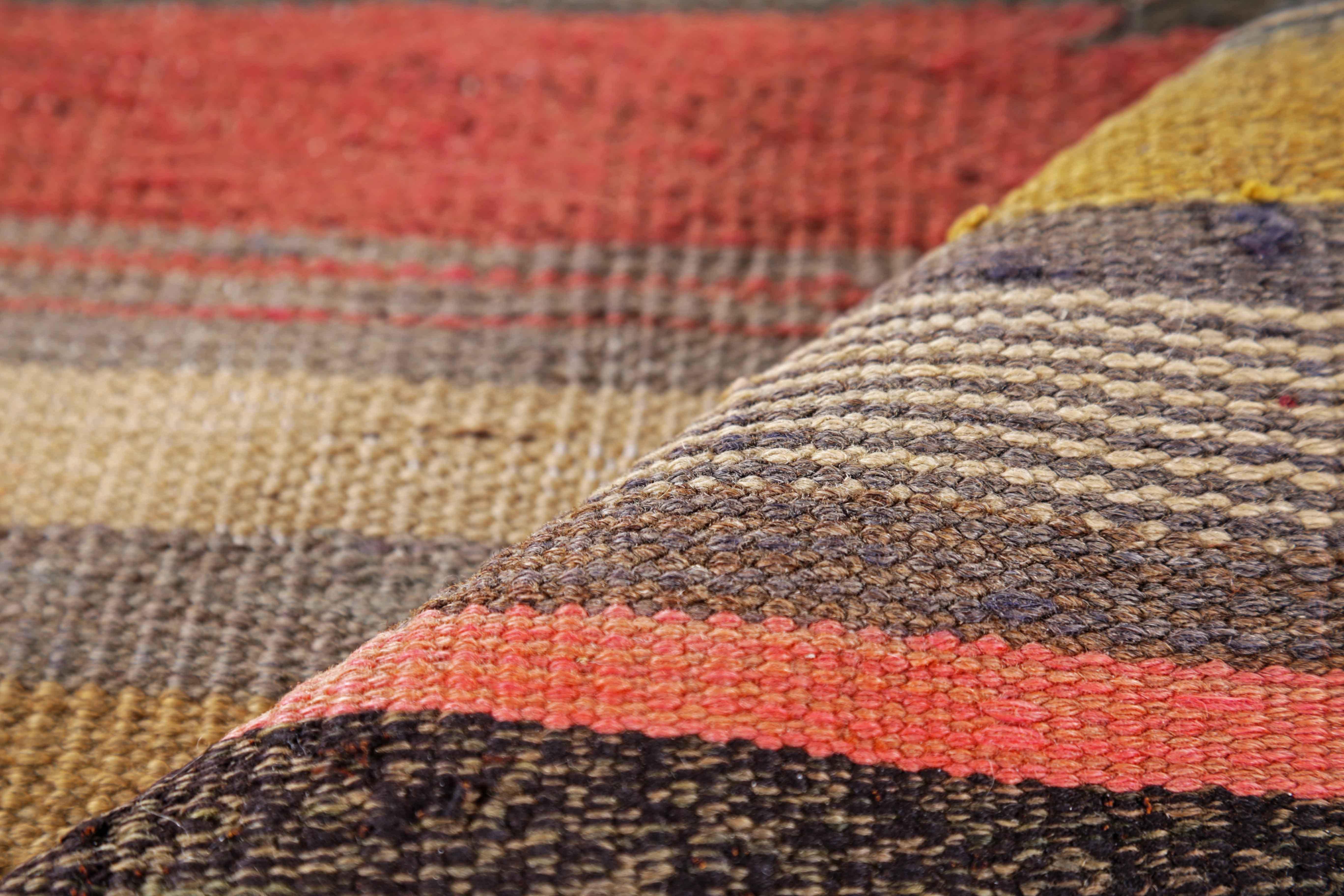 Alfombra Persa Antigua Kilim Design siglo XX en venta