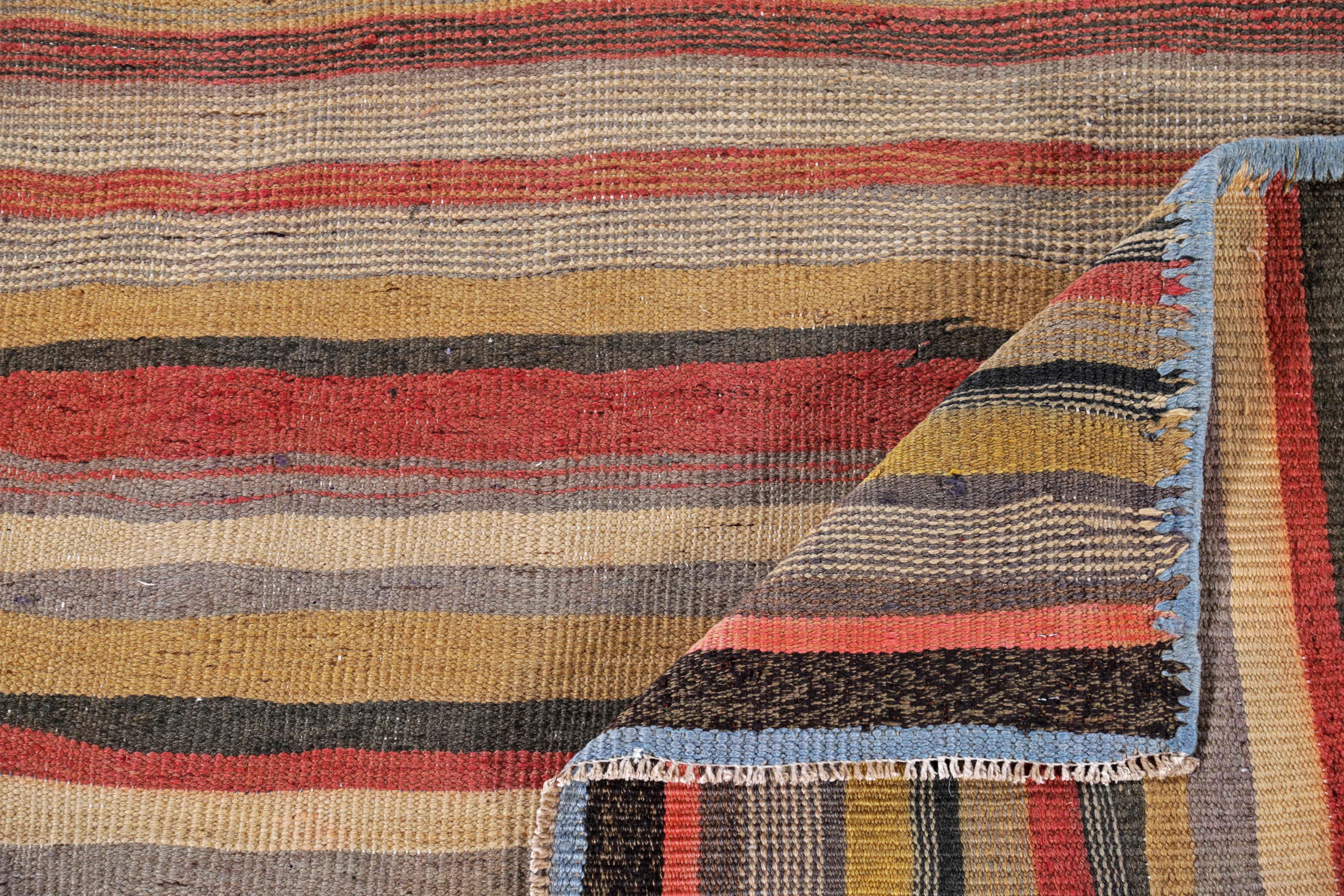 20ième siècle Tapis persan ancien à motif Kilim en vente