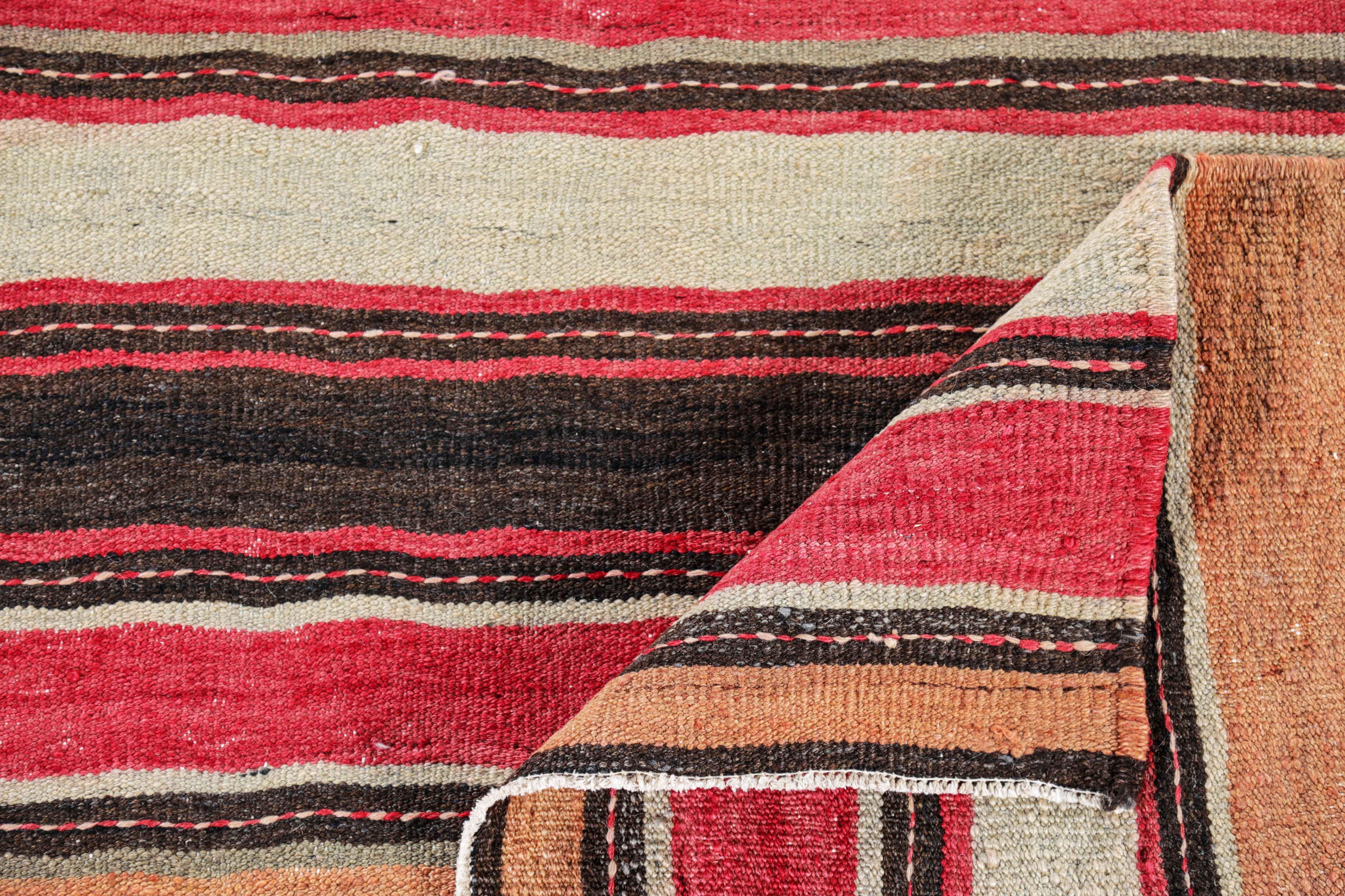 20ième siècle Tapis persan ancien à motif Kilim en vente