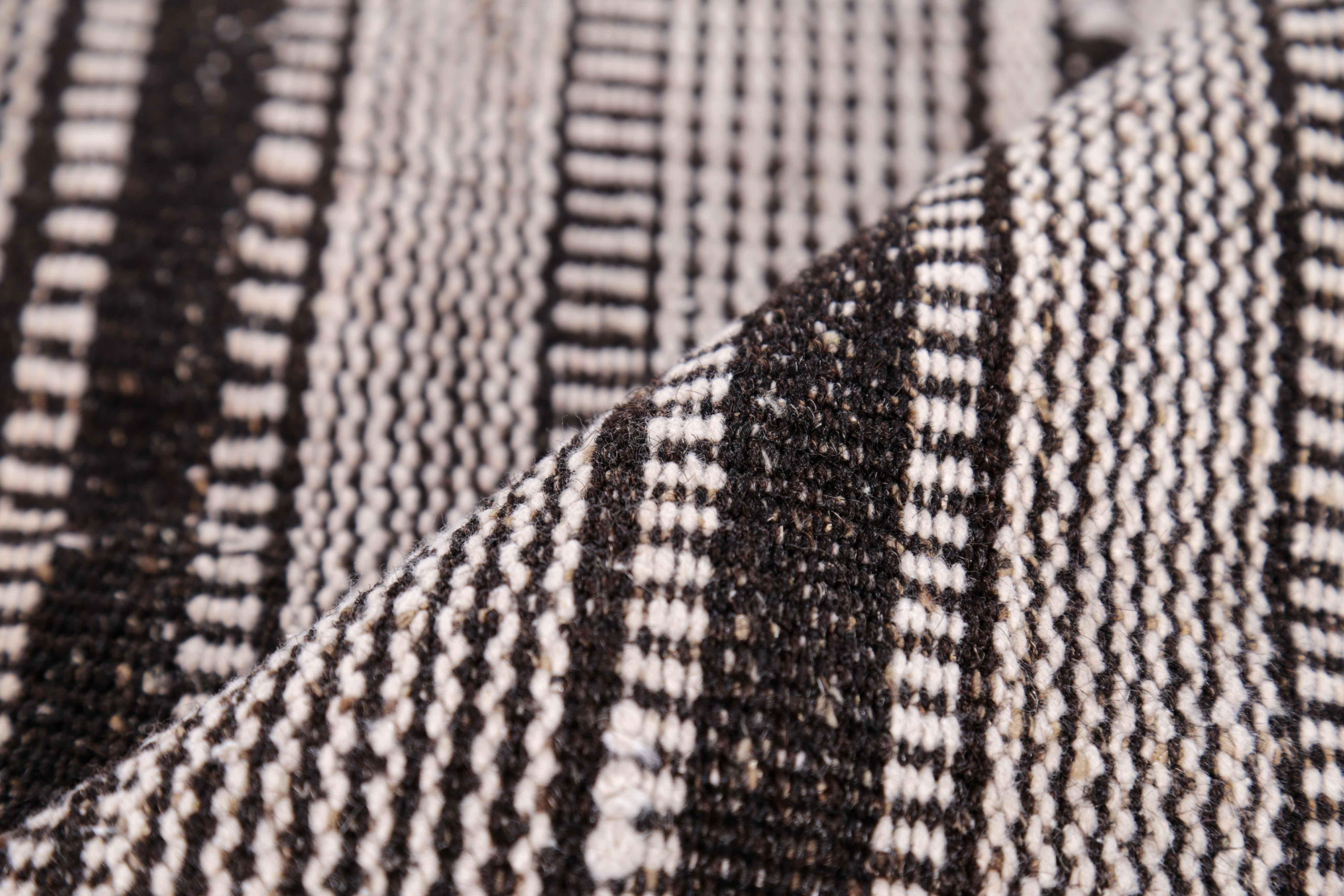 Tapis persan ancien à motif Kilim Excellent état - En vente à Dallas, TX