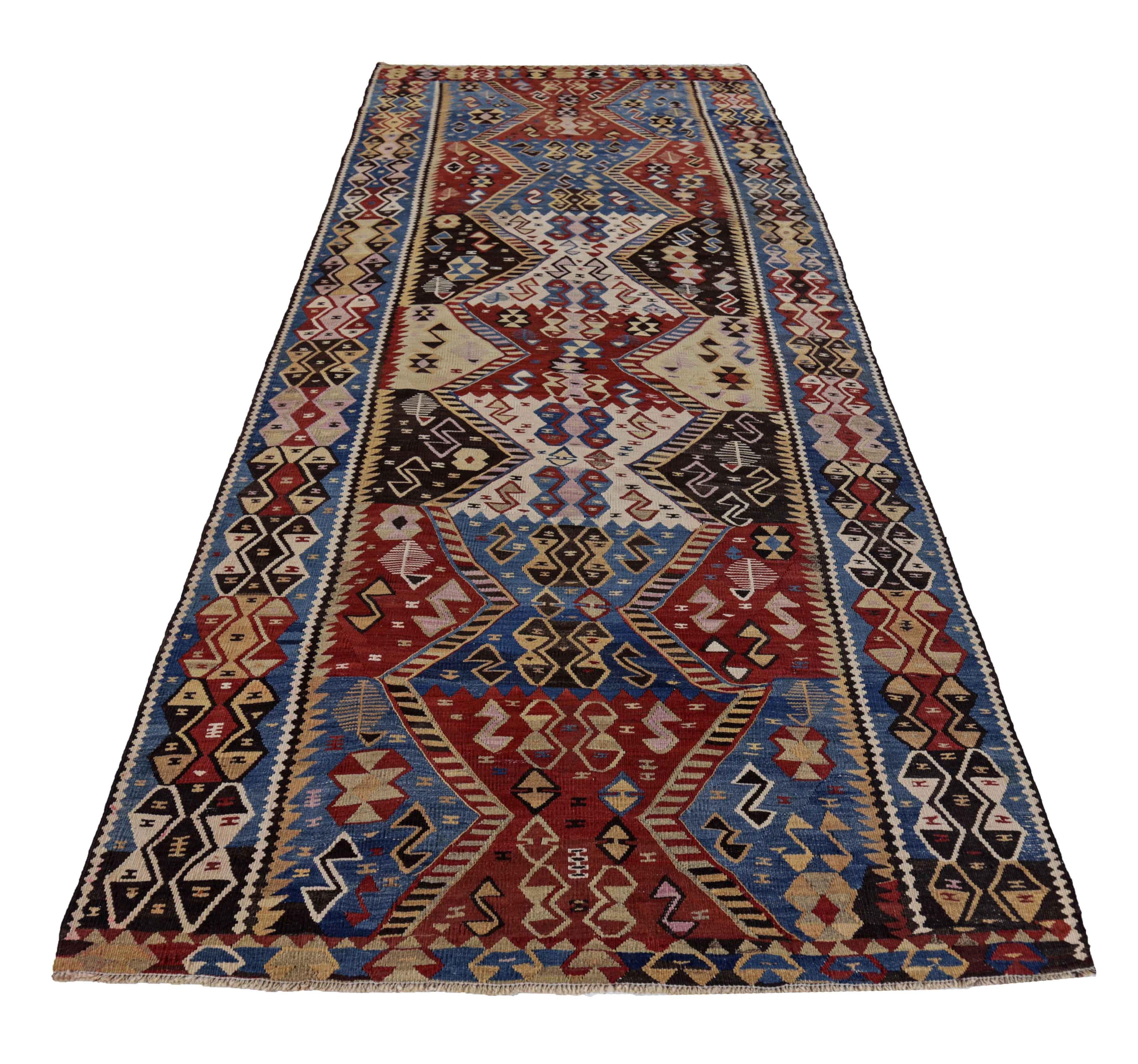 Antigua alfombra persa tejida a mano con la mejor lana de oveja. Está coloreado con tintes vegetales totalmente naturales que son seguros para humanos y mascotas. Es un diseño Kilim tradicional tejido a mano por expertos artesanos. Es una alfombra