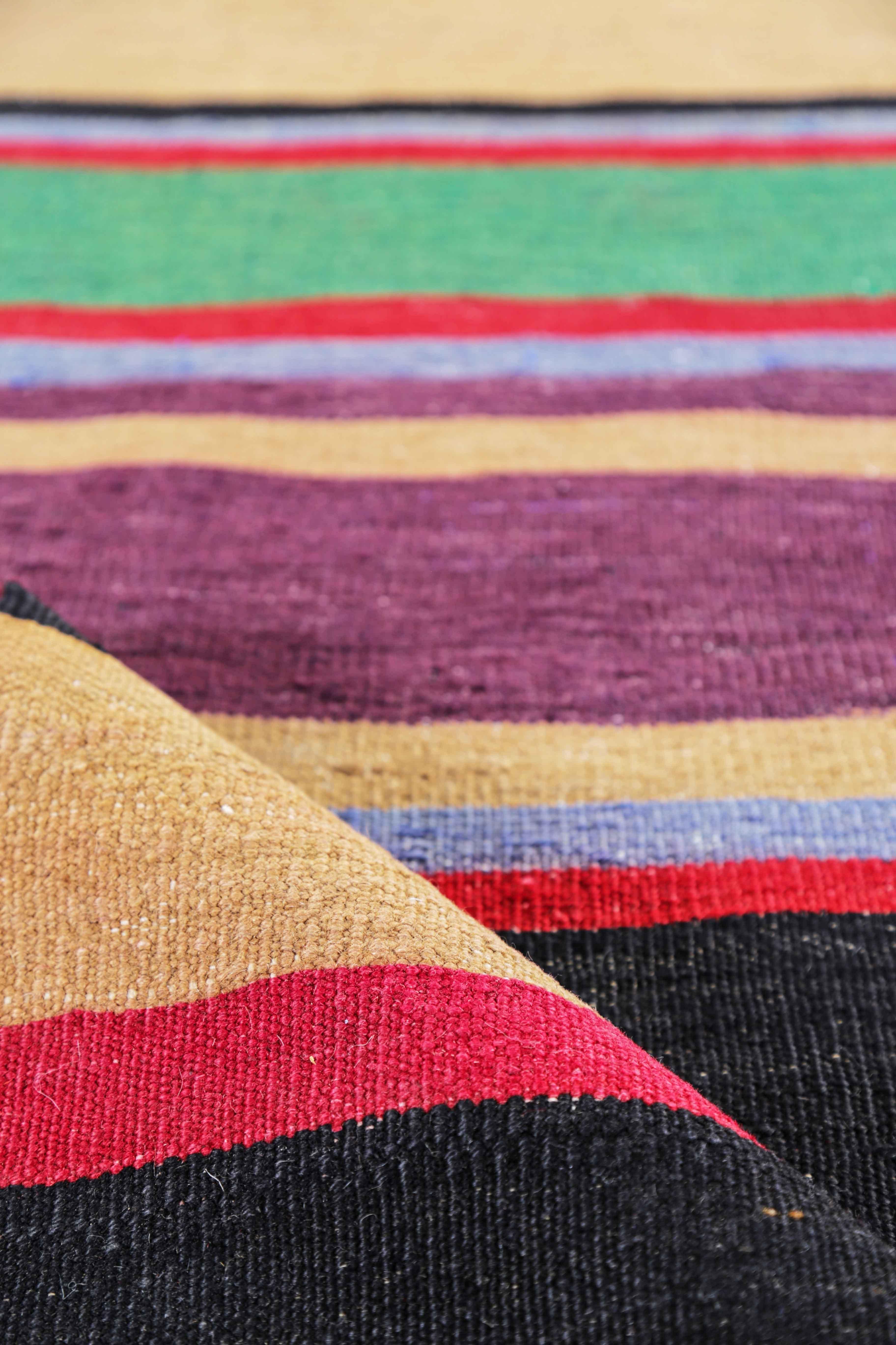 Antiker persischer Teppich im Kelim-Design im Zustand „Hervorragend“ im Angebot in Dallas, TX