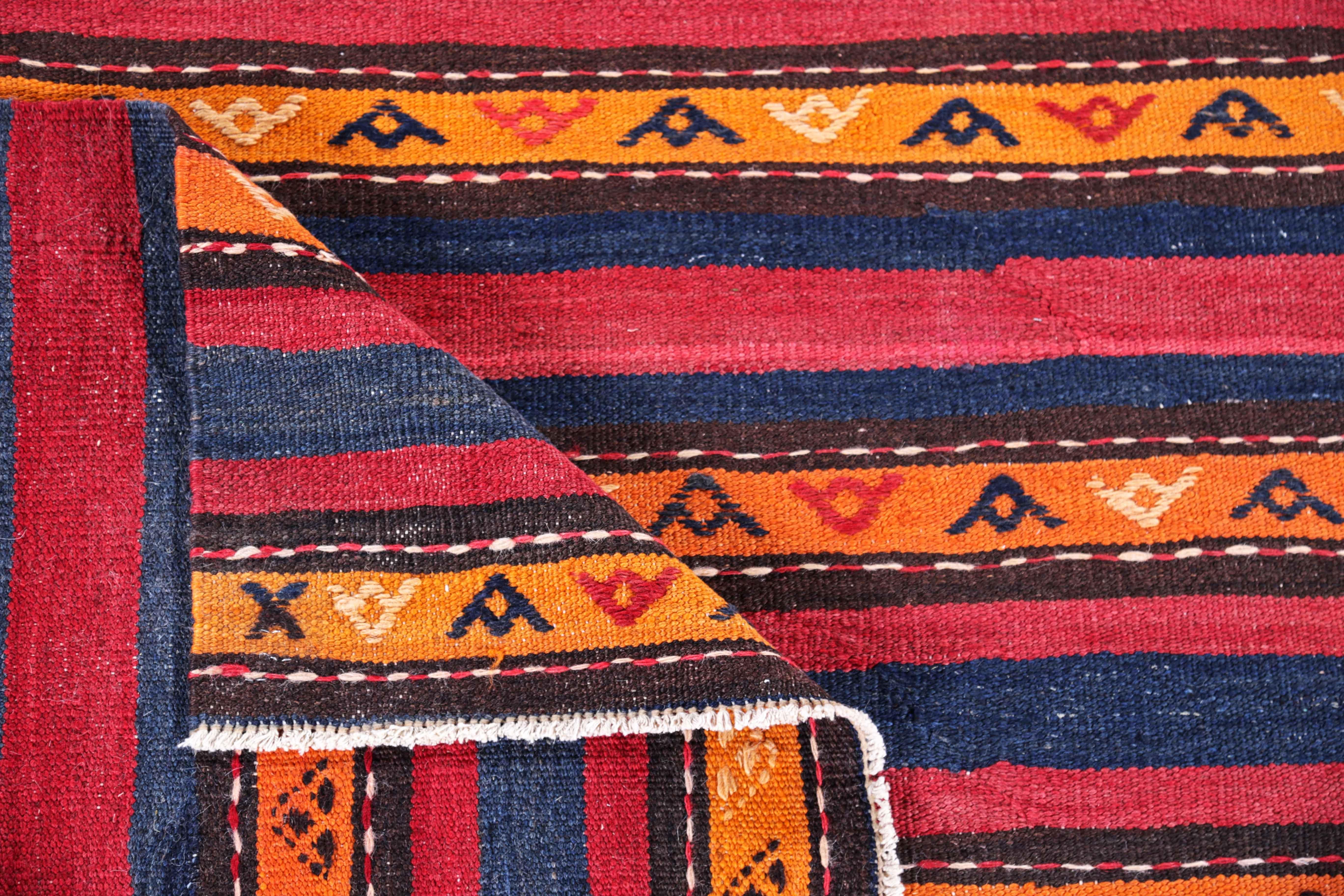 20ième siècle Tapis persan ancien à motif Kilim en vente