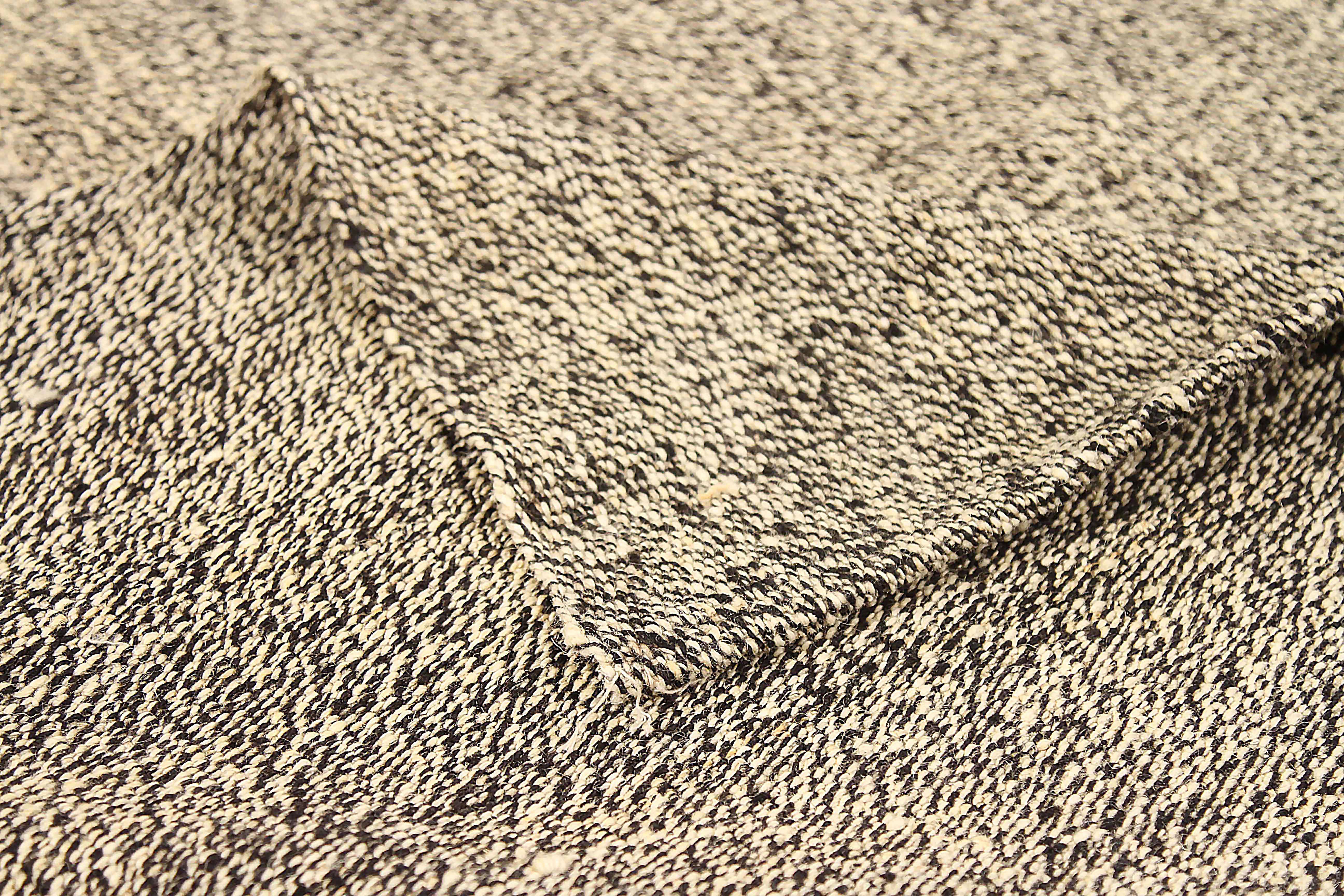 Tissé à la main Tapis persan ancien à motif Kilim en vente