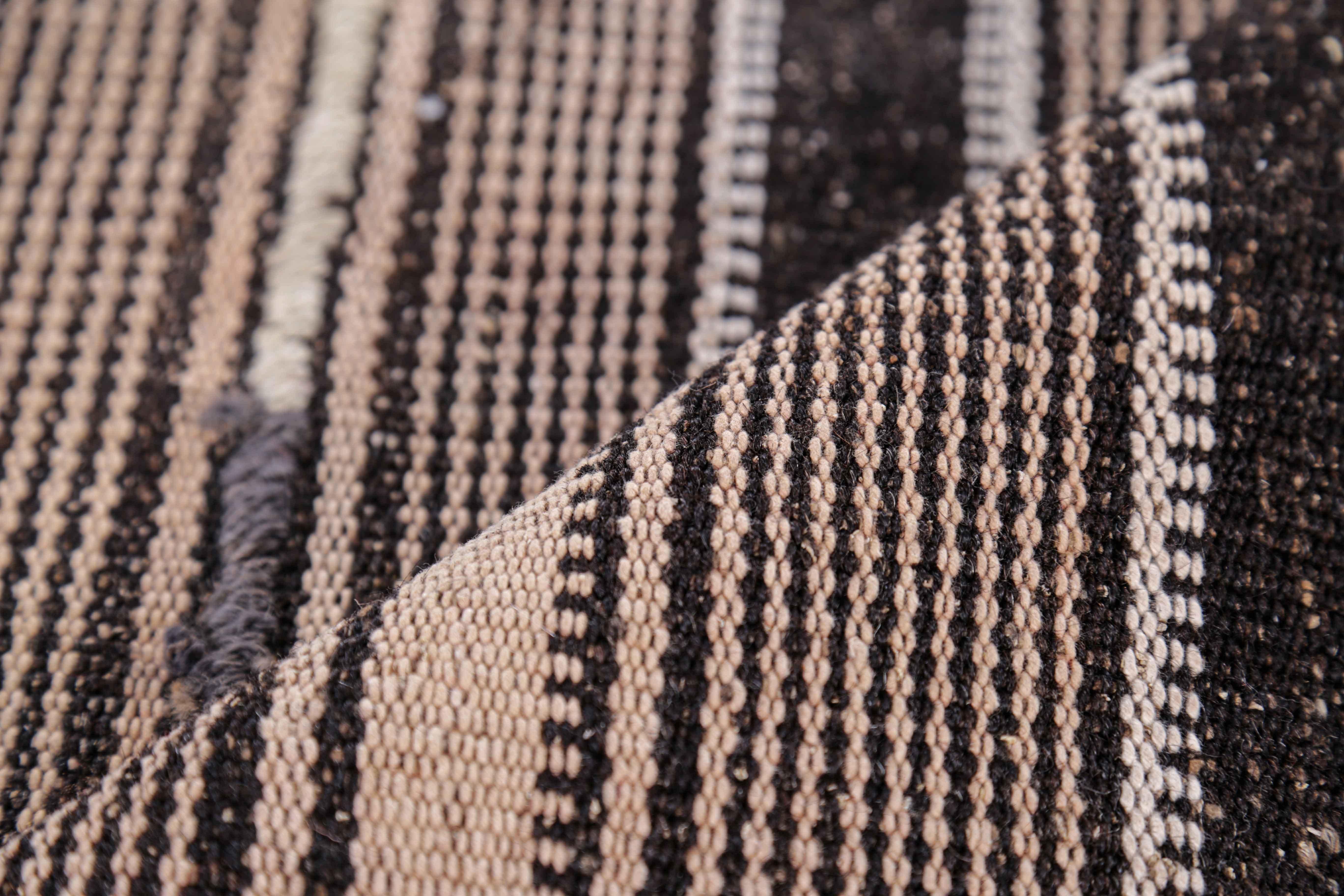 Tapis persan ancien à motif Kilim Excellent état - En vente à Dallas, TX
