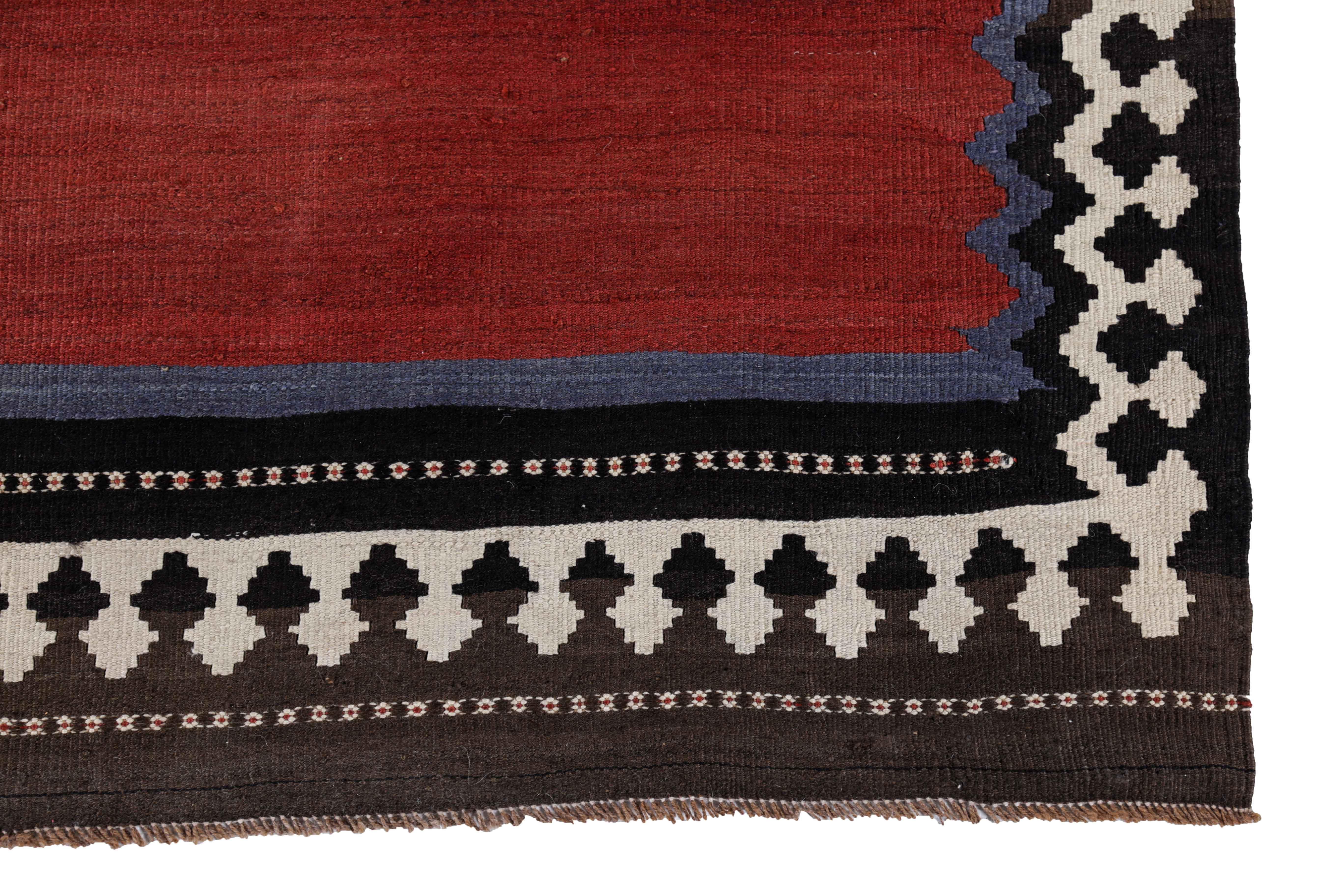 Antiker persischer Teppich im Kelim-Design im Zustand „Hervorragend“ im Angebot in Dallas, TX