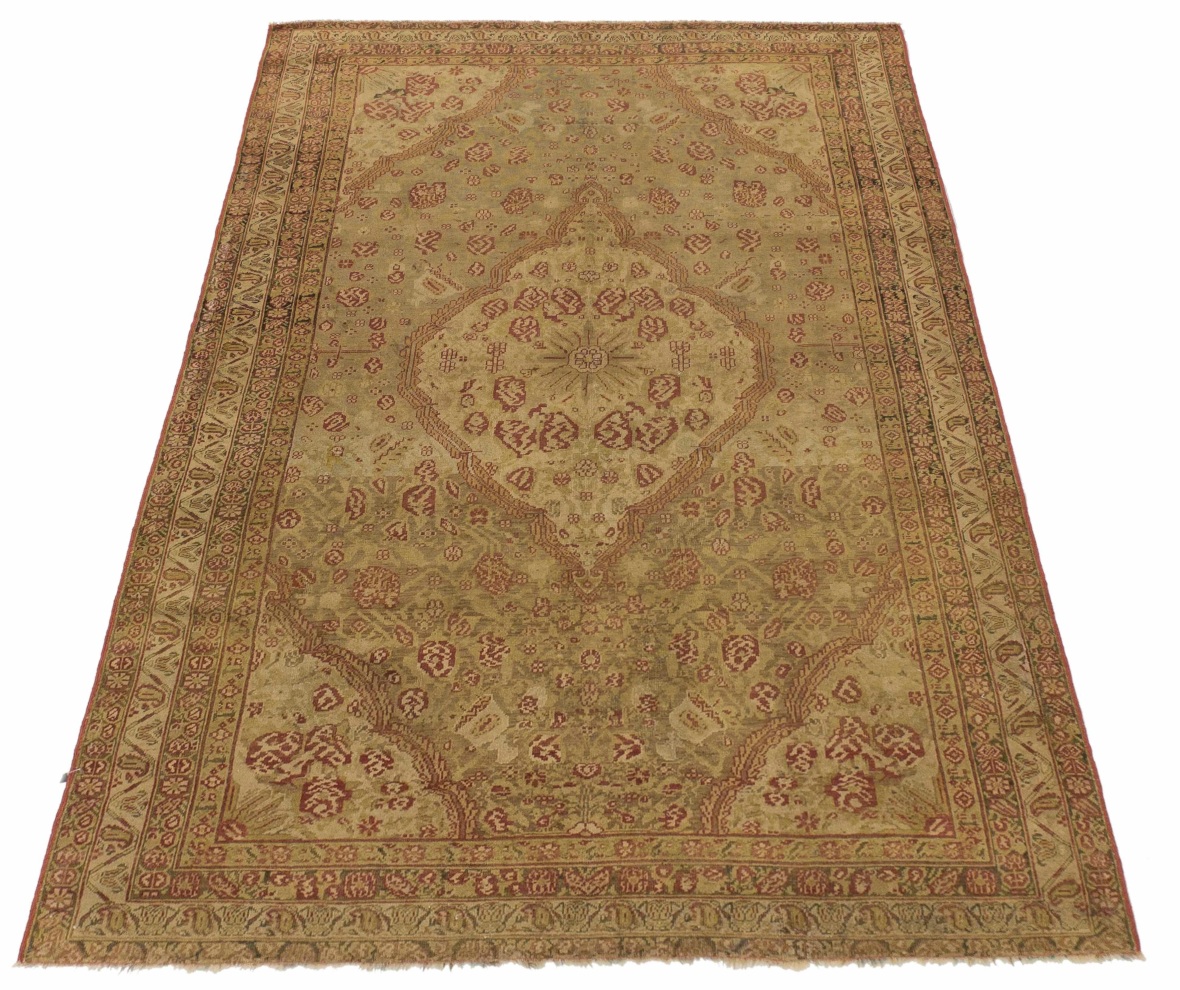 Ancien tapis persan tissé à la main à partir de la meilleure laine de mouton. Il est coloré avec des colorants végétaux entièrement naturels, sans danger pour les humains et les animaux de compagnie. Il s'agit d'un motif traditionnel Malayer tissé à