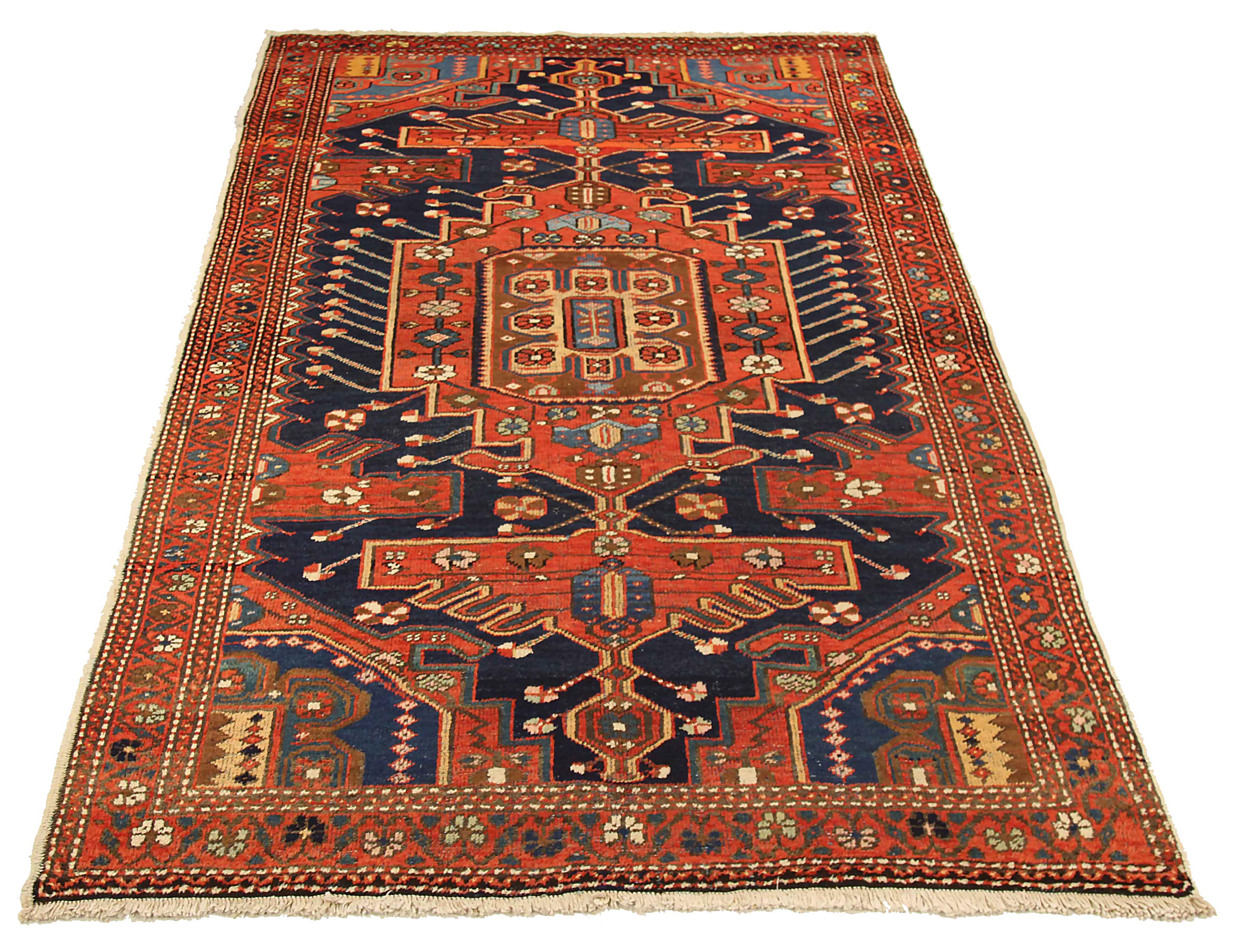 Antigua alfombra persa tejida a mano con la mejor lana de oveja. Está coloreado con tintes vegetales totalmente naturales que son seguros para humanos y mascotas. Es un diseño tradicional malayo tejido a mano por expertos artesanos. Es una alfombra