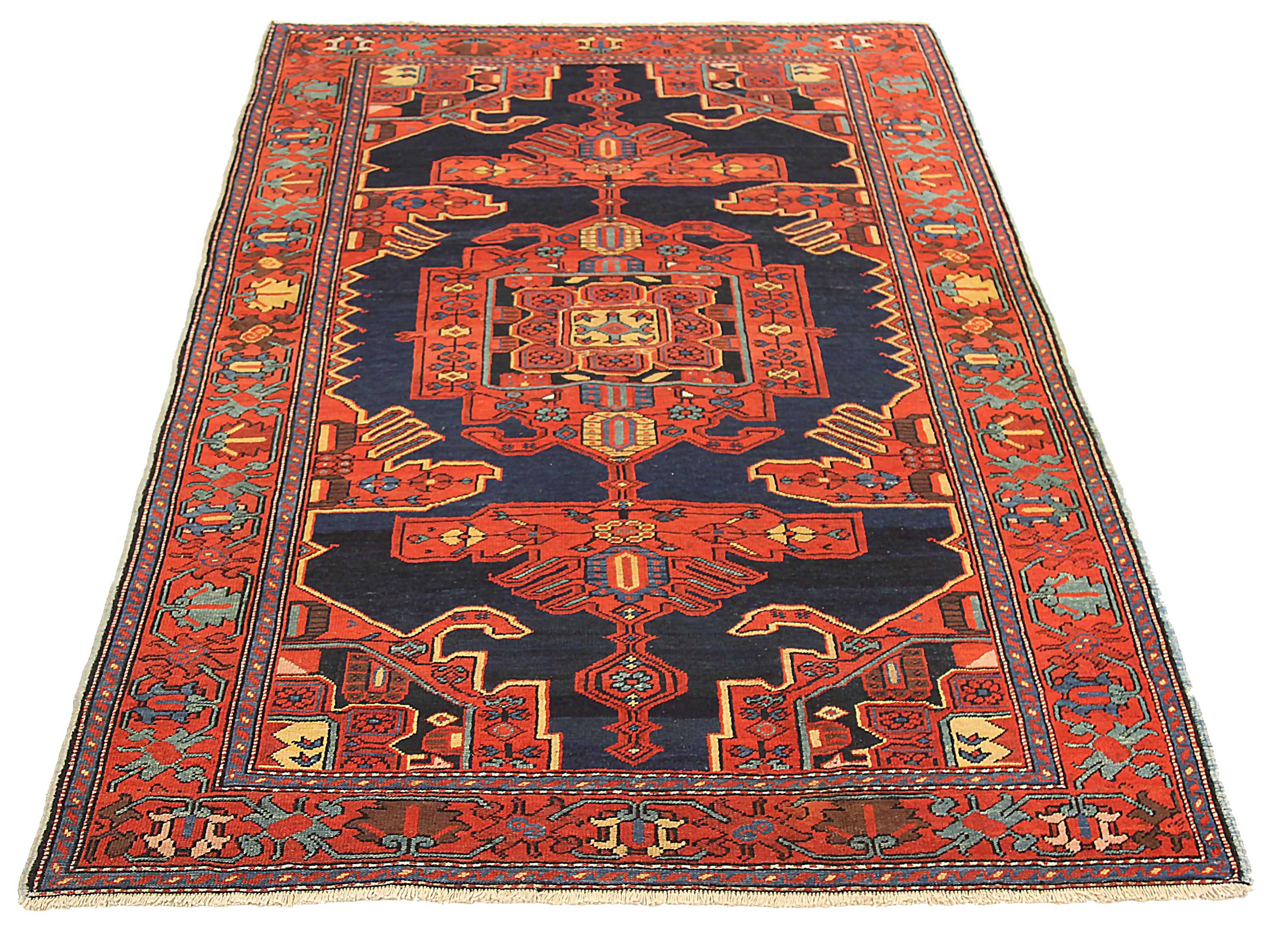 Ancien tapis persan tissé à la main à partir de la meilleure laine de mouton. Il est coloré avec des colorants végétaux entièrement naturels, sans danger pour les humains et les animaux de compagnie. Il s'agit d'un motif traditionnel Malayer tissé à