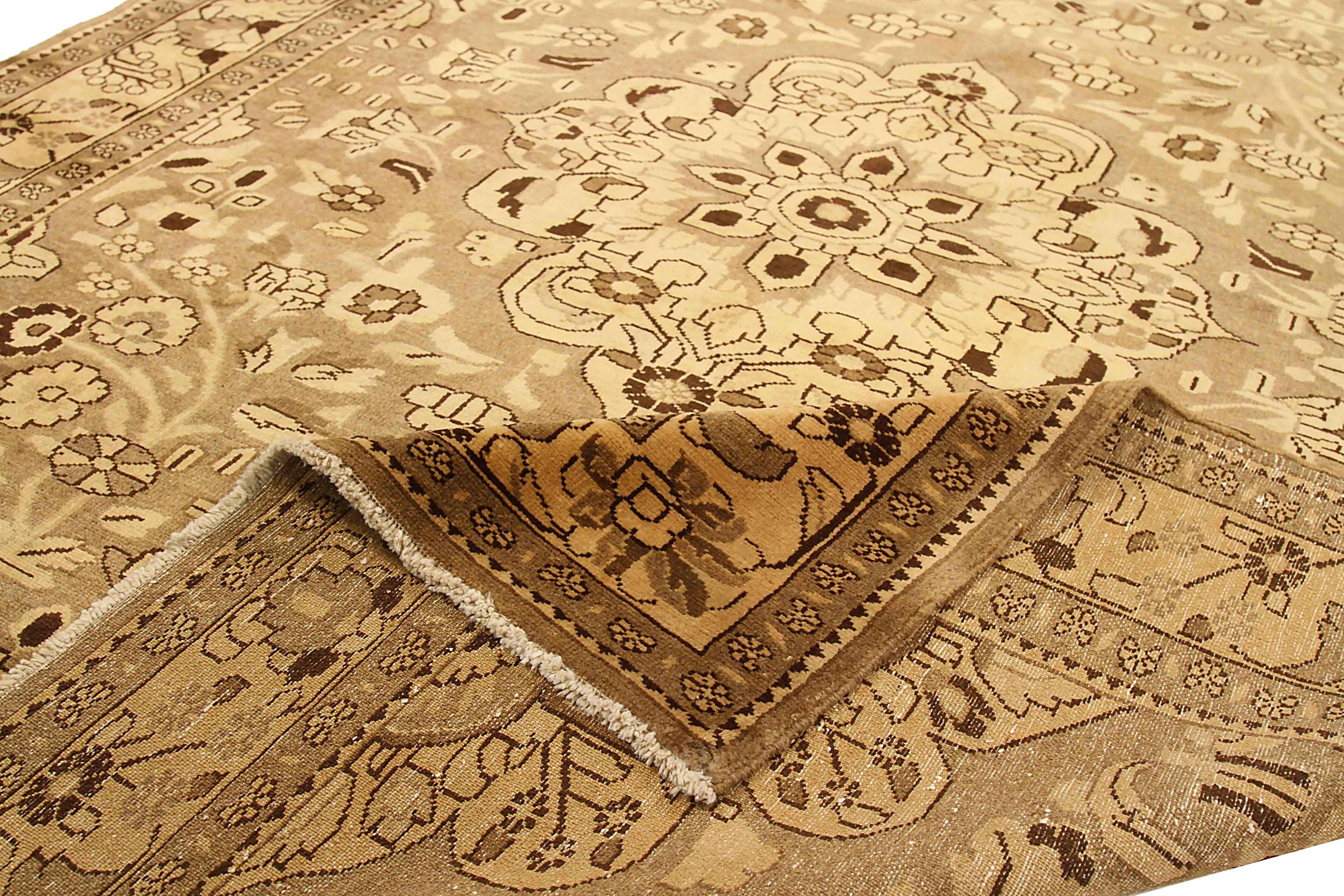 Antique Persian Area Rug Malayer Design In Excellent Condition For Sale In Dallas, TX