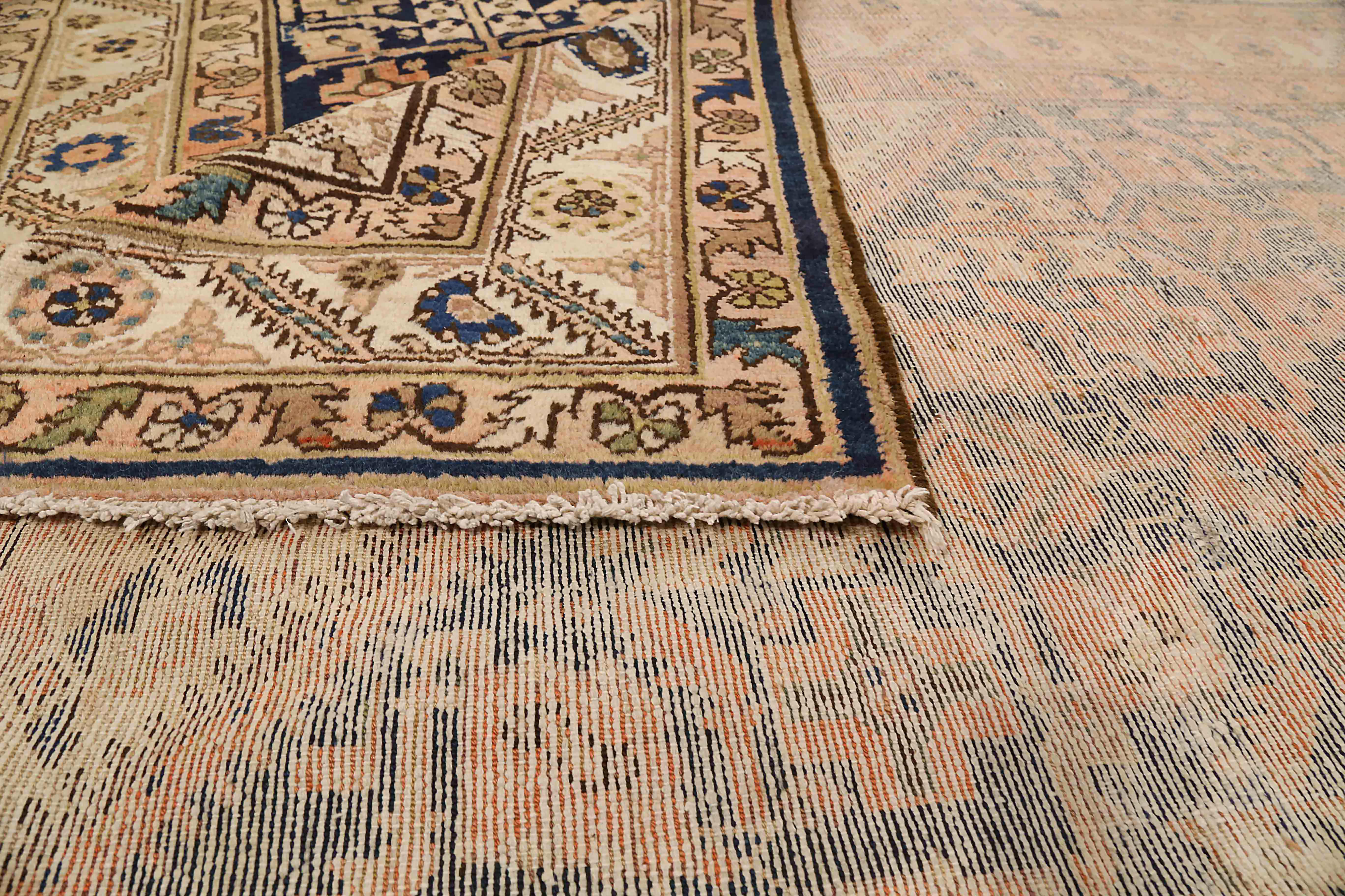 Antiker persischer Teppich im Malayer-Design (Persisch) im Angebot