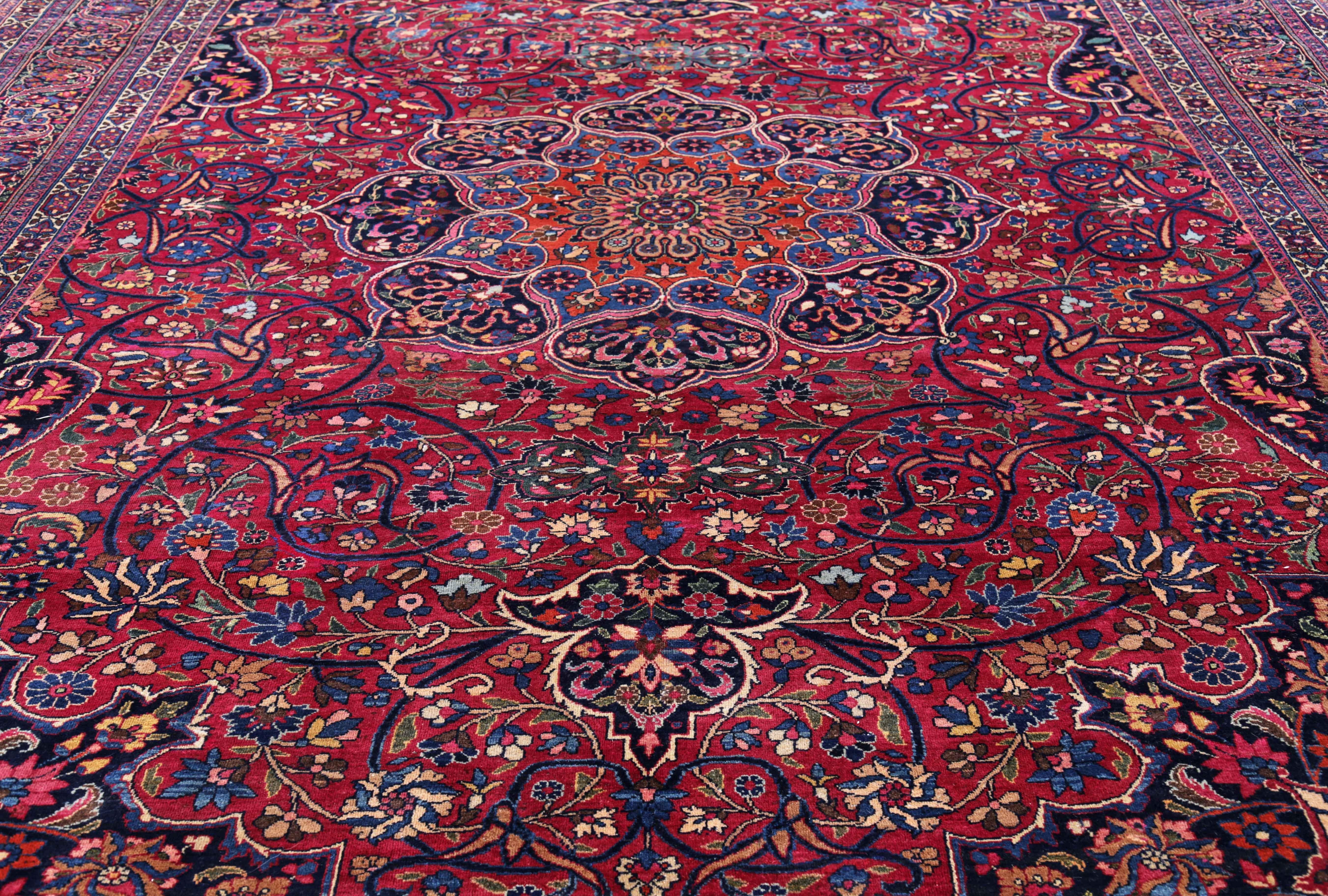 Antiker persischer Teppich im Mashad-Design (Sonstiges) im Angebot