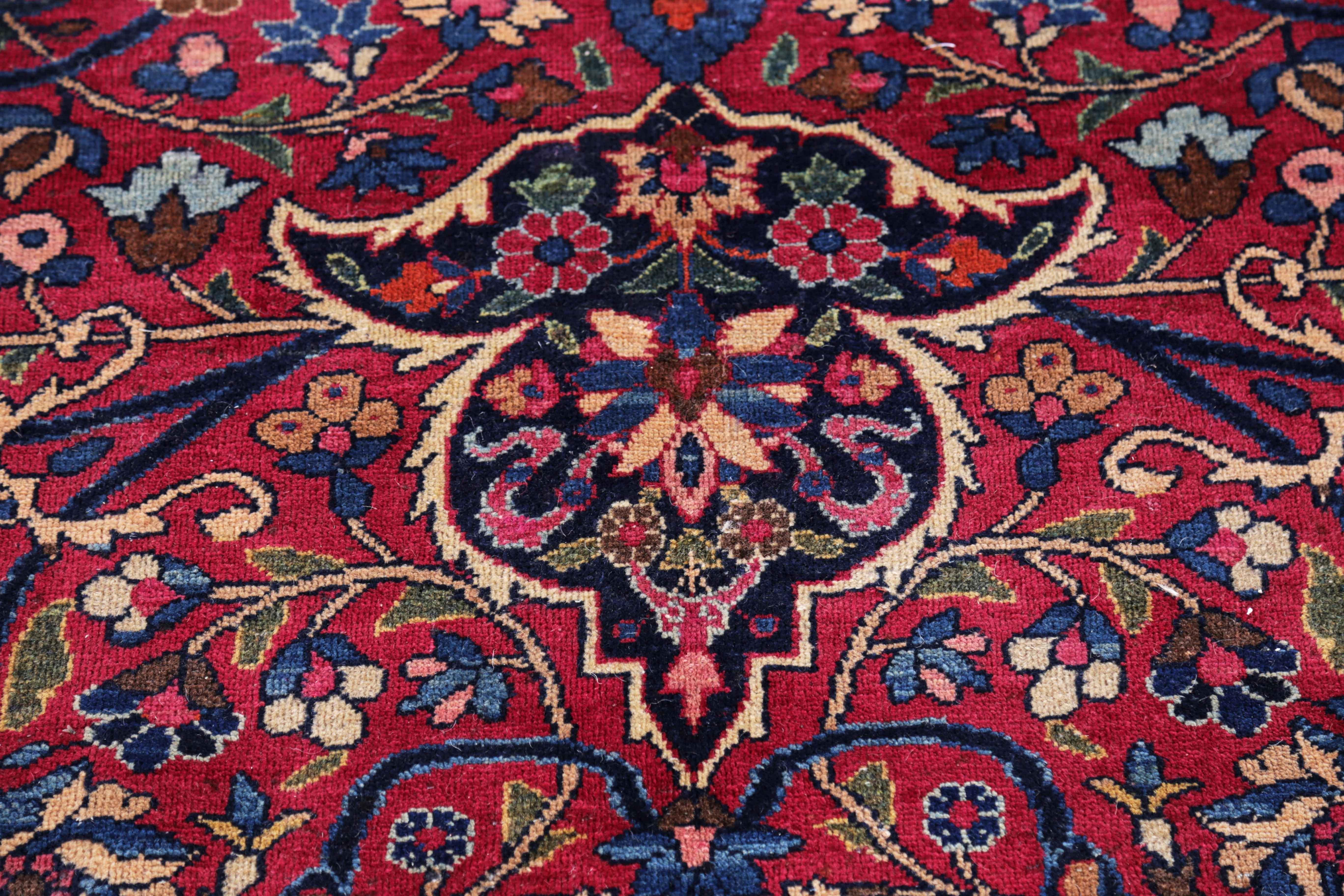 Antique Persian Area Rug Mashad Design In Excellent Condition For Sale In Dallas, TX